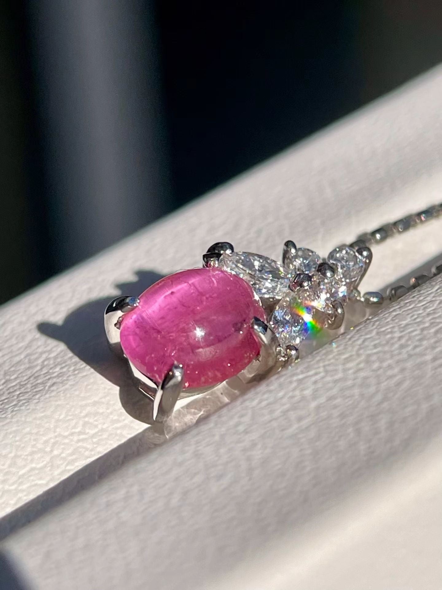 0.98CT Cat’s Eye Strawberry color Beryl