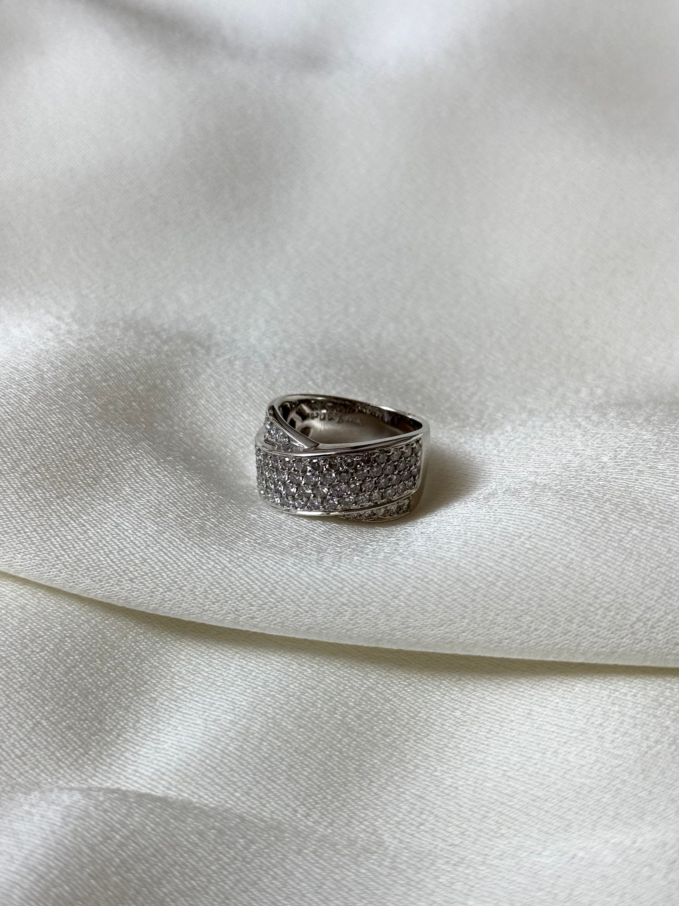 Vintage Ring in K18 White Gold with Natural Diamond