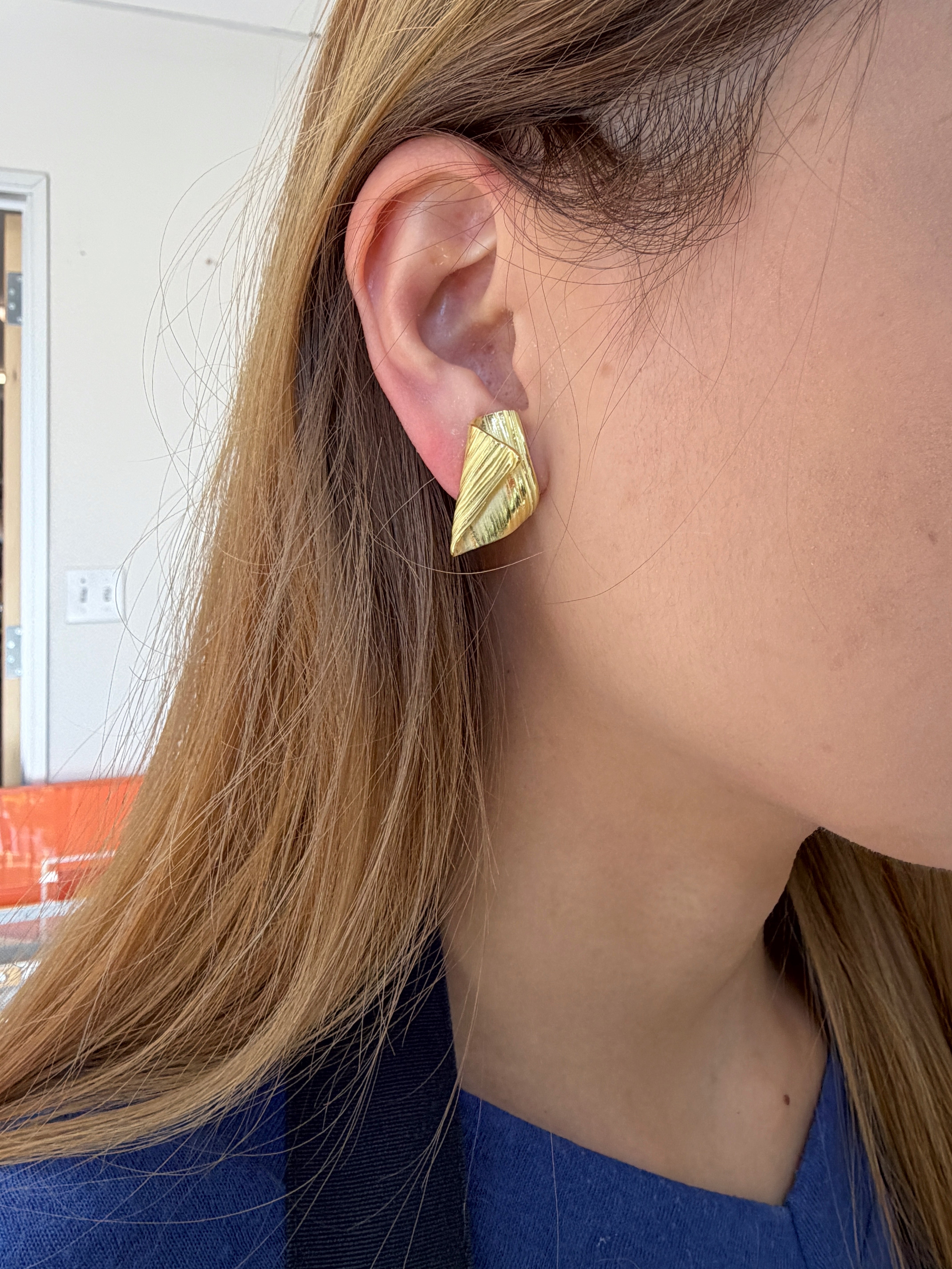 Akira Tomoyas TOMOYAS K18 Yellow Gold Sculptural Textured Earrings