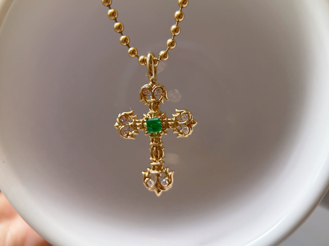 K18 Gold Emerald Natural Diamond Cross Pendant