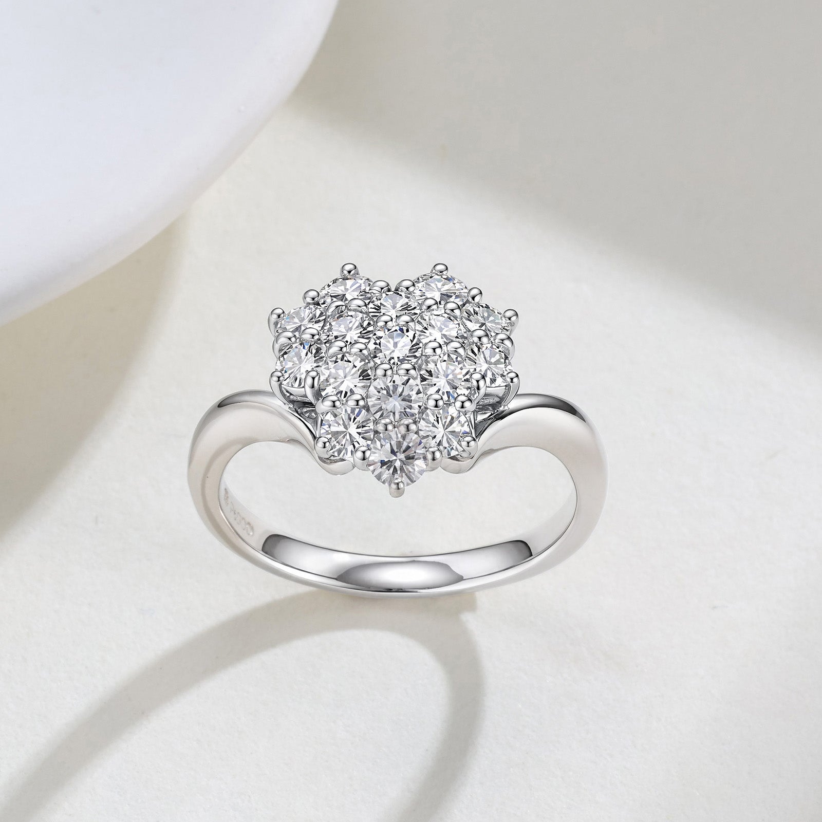 Vintage Ring in PT900 With Natural Diamond