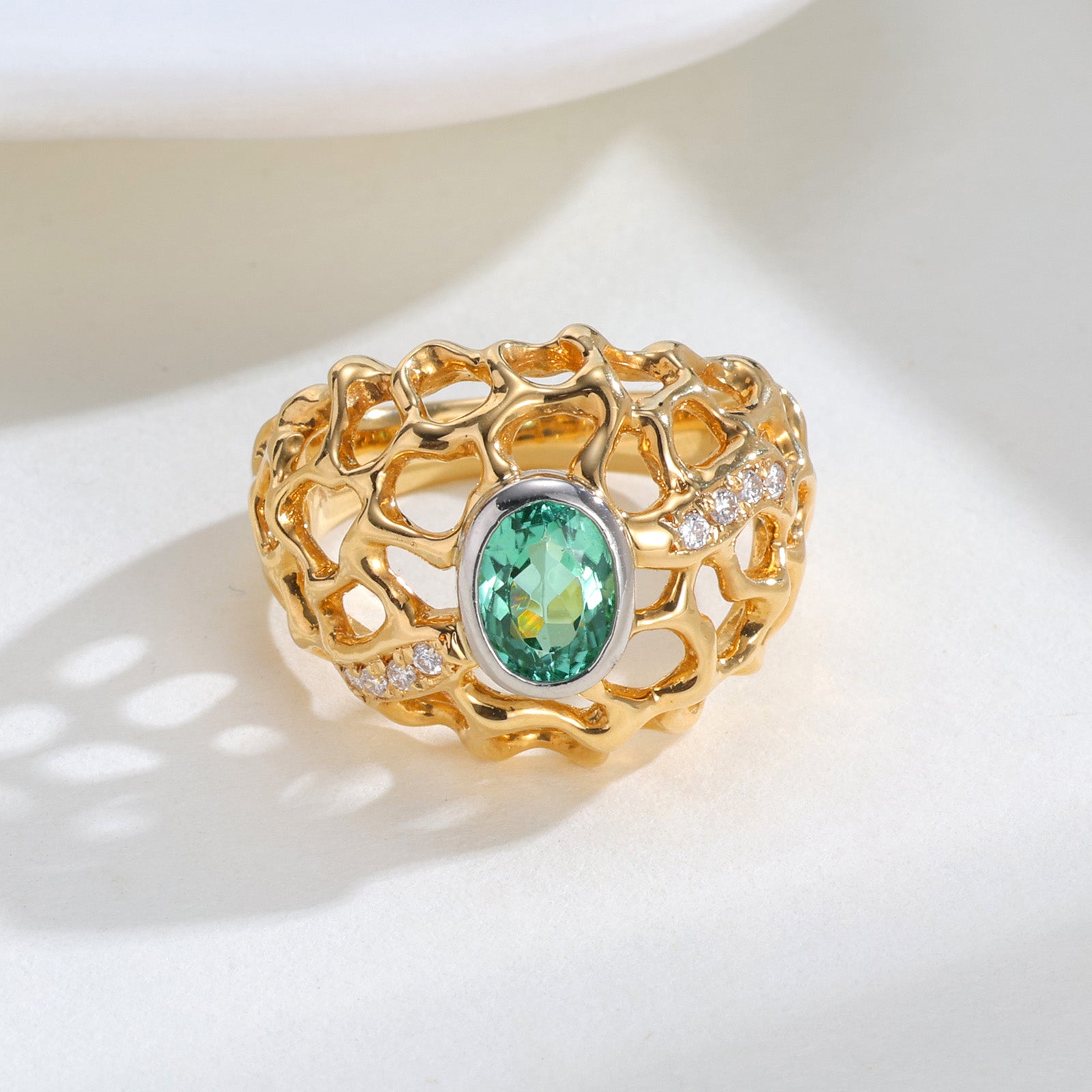 Vintage Ring in K18 Yellow Gold & Diamond with Green Tourmaline