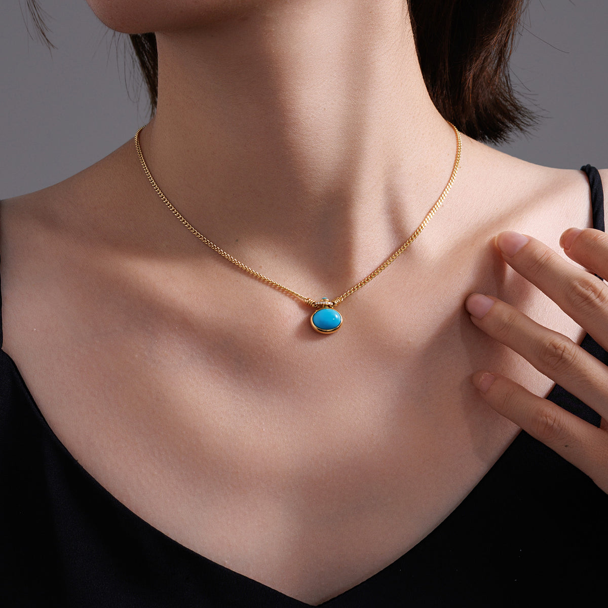 2.8ct Natural Turquoise & 0.02ct Natural Diamonds Necklace in 18K