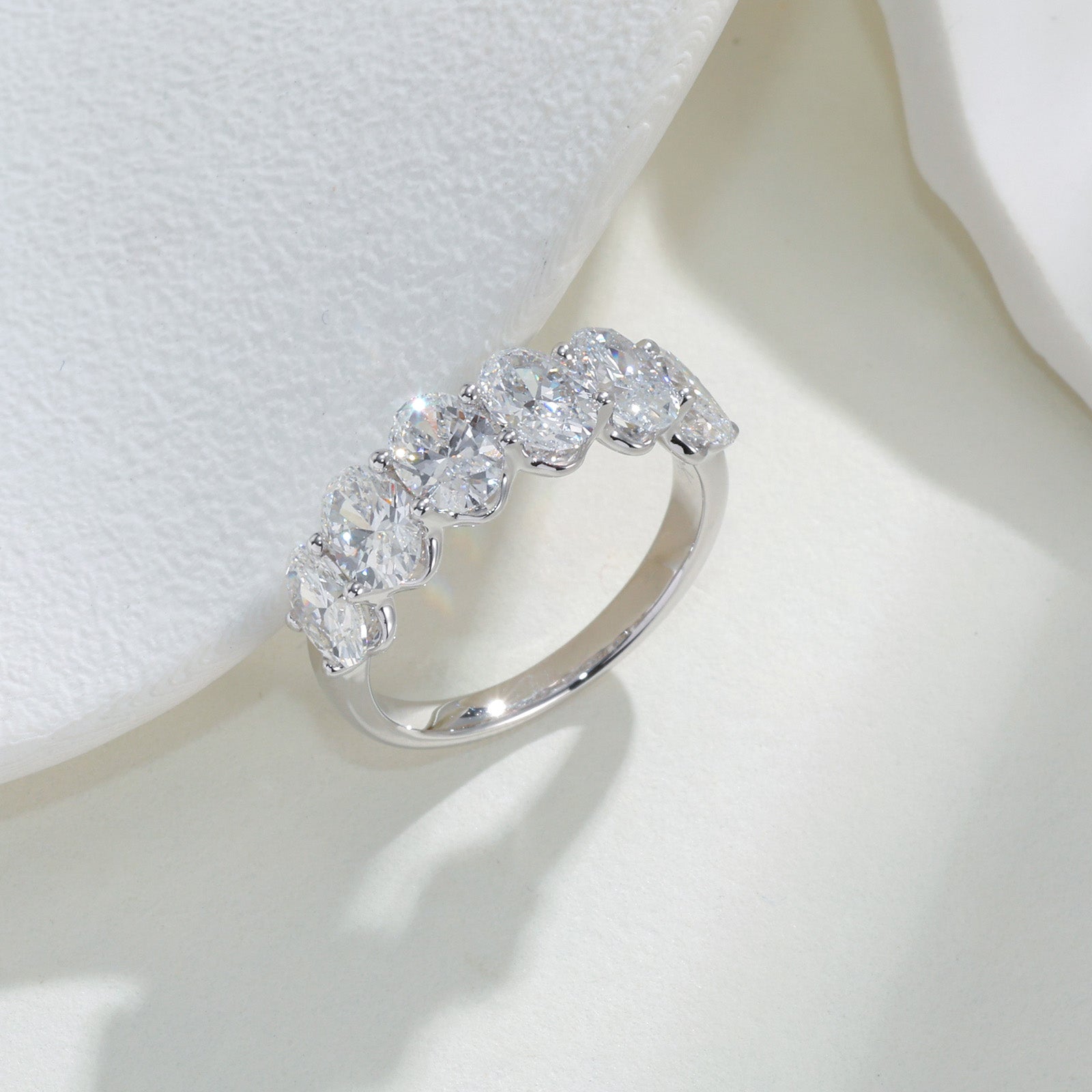 Oval-Cut Half Eternity Lab-Grown Diamond Ring（0.5ct Each）