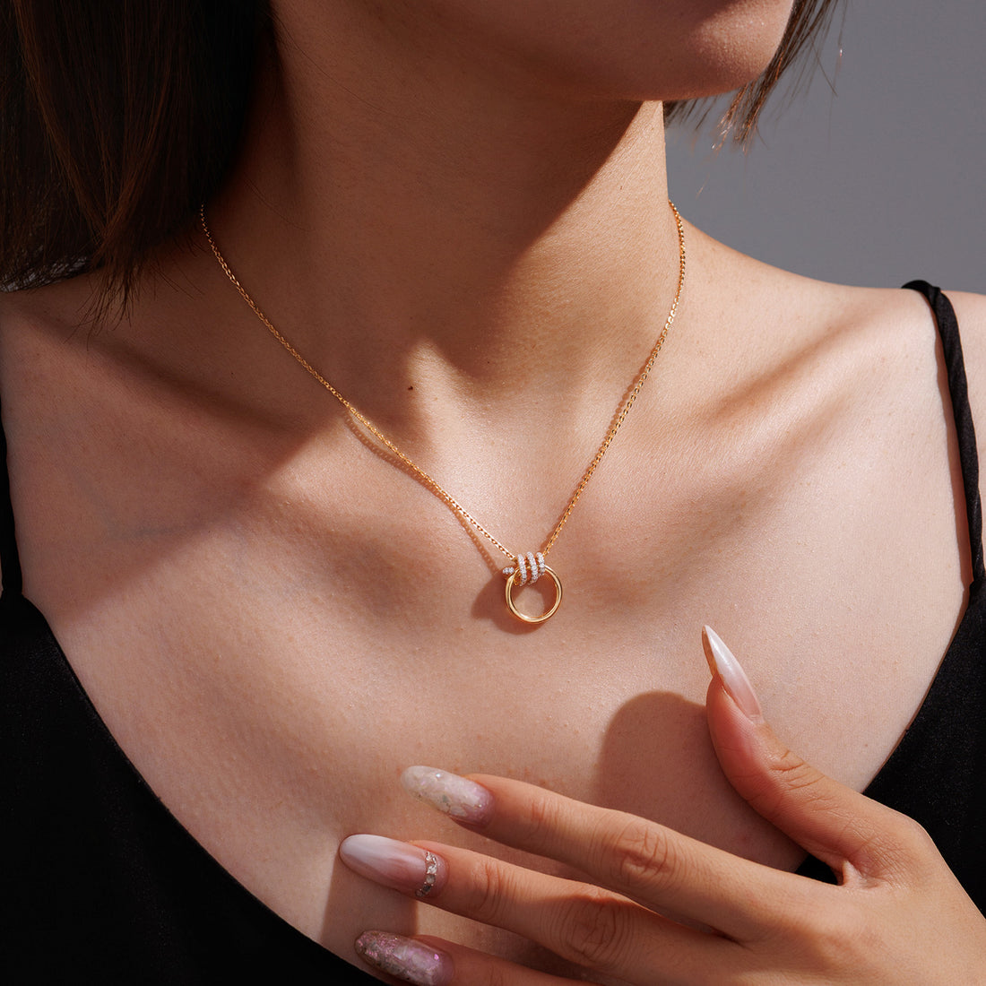 Hikari Link Pavé Circle Necklace