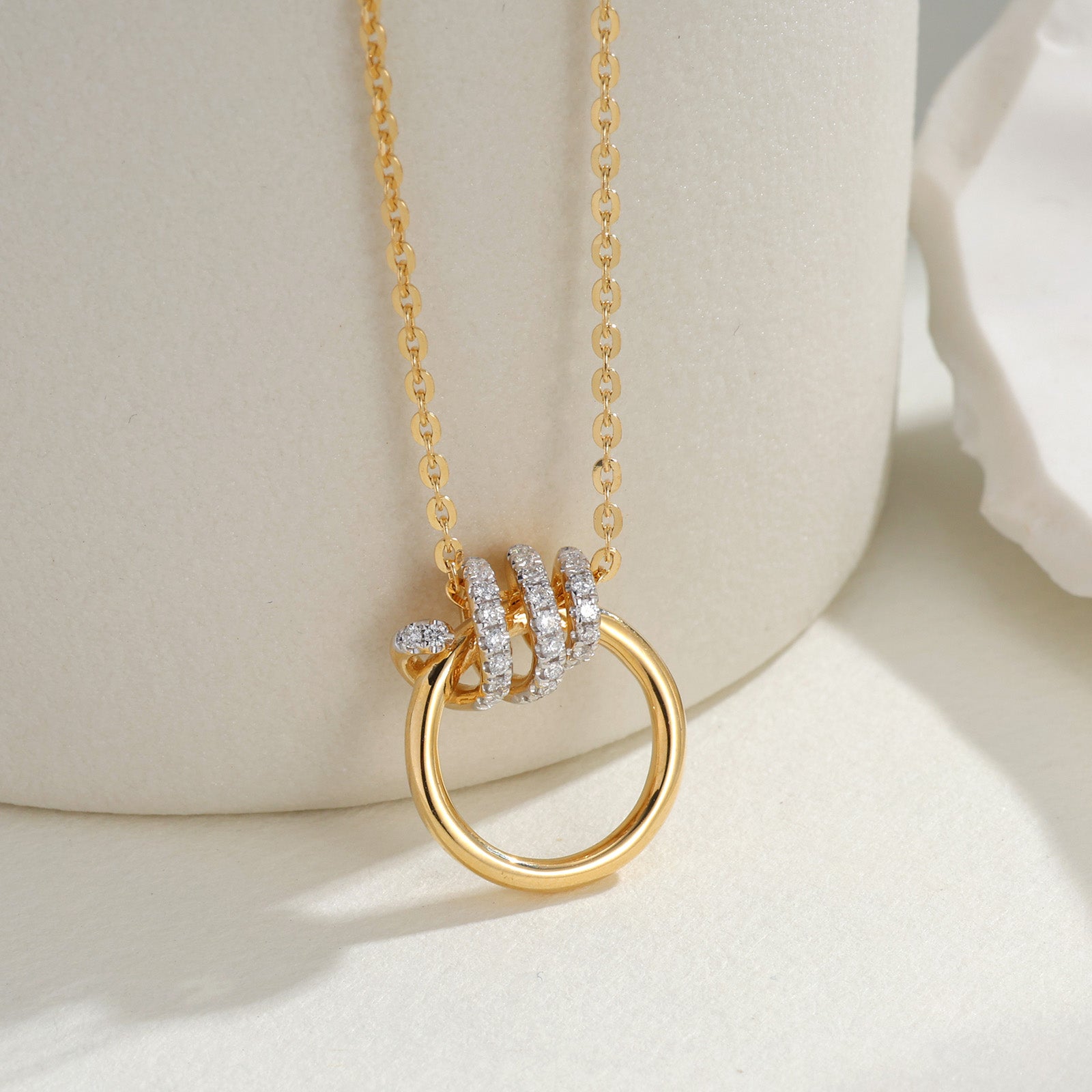 Hikari Link Pavé Circle Necklace