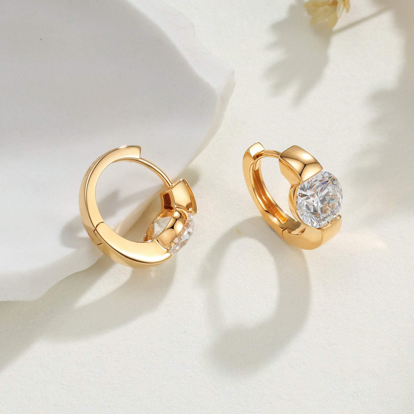 18K Yellow Gold Bezel Set Lab-Grown Diamond Huggie Earrings(0.5ct /P)