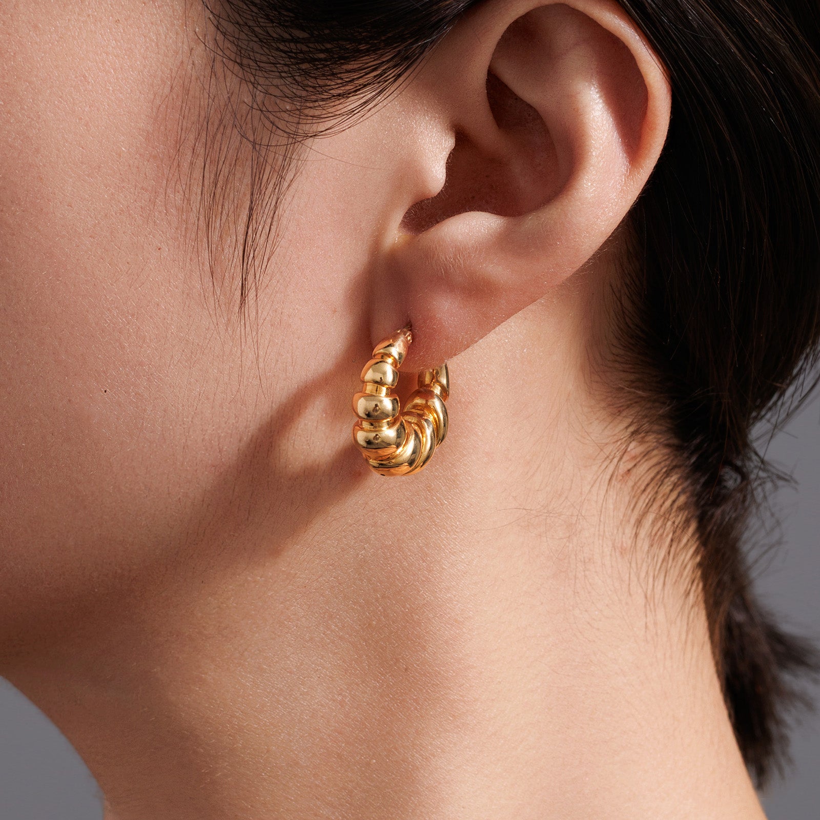 18K Solid Gold Ribbed Croissant Hoop Earrings