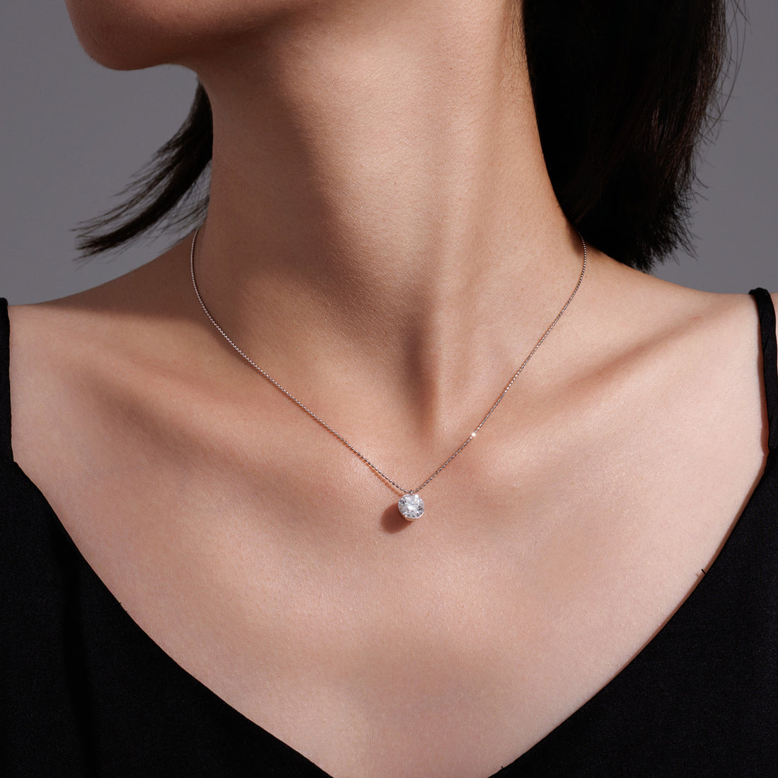 1.58ct-0.57ct Lab Grown Diamond Bezel‑Set Bubble Pendant Necklace in 18K(Model Wearing 1.58ct)