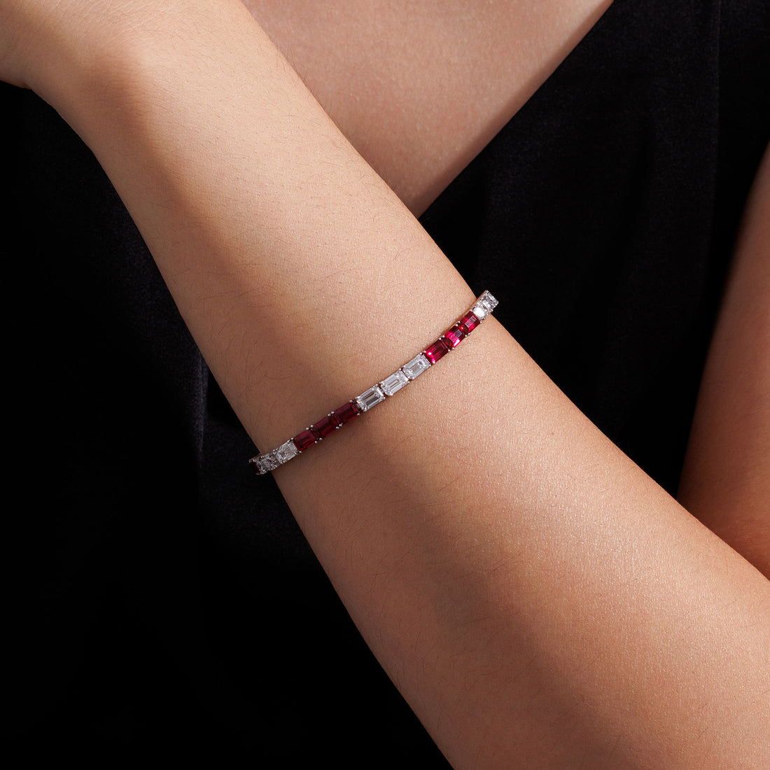 10.5-11.05ct Lab Grown Red & White Alternating Diamond Tennis Bracelet in 14K