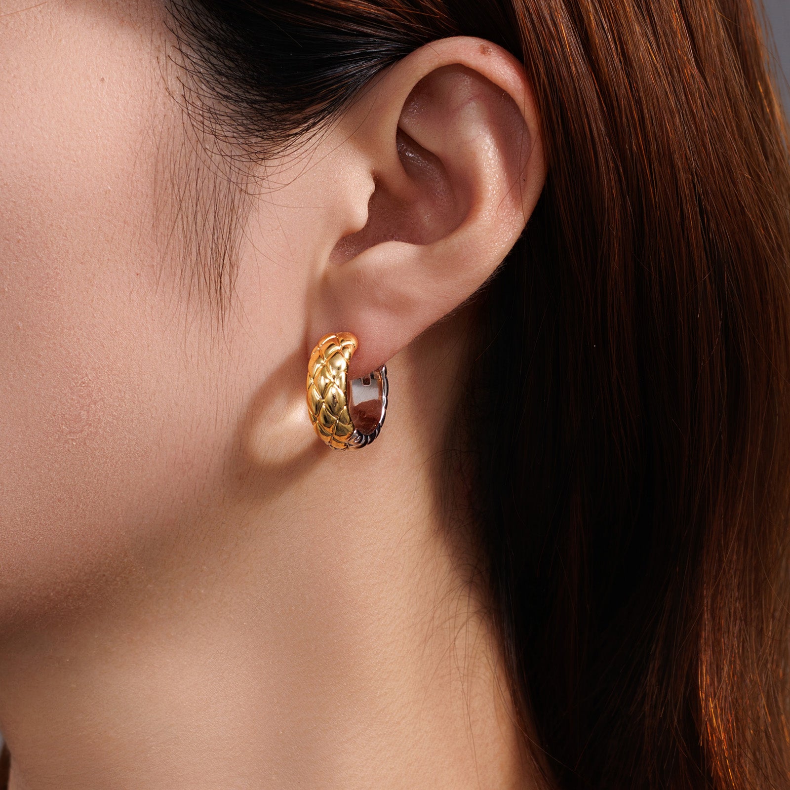 18K Two-Tone Gold Quilted Texture Huggie Hoop Earrings
