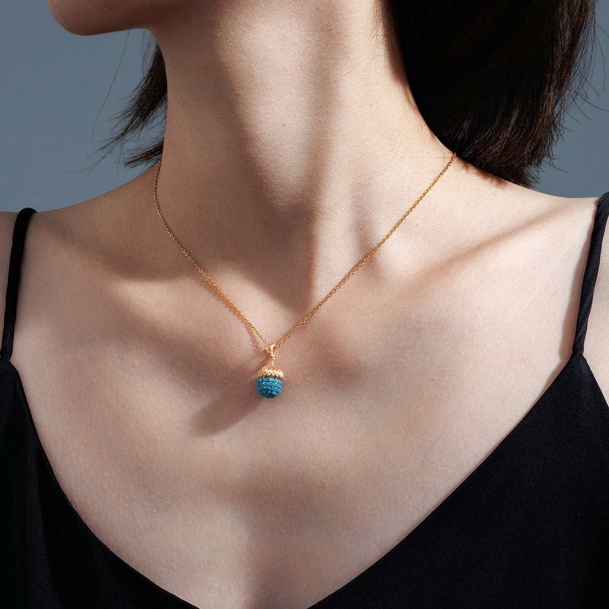 Acorn Charm Pendant in 18K