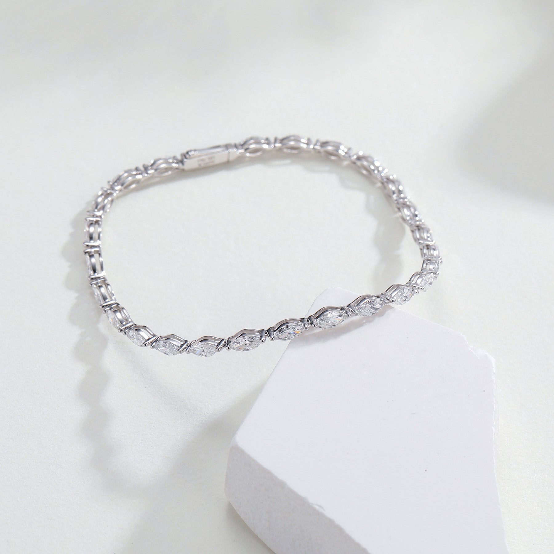 Marquise-Cut Lab-Grown Diamond Tennis Bracelet(0.112-0.114ct)