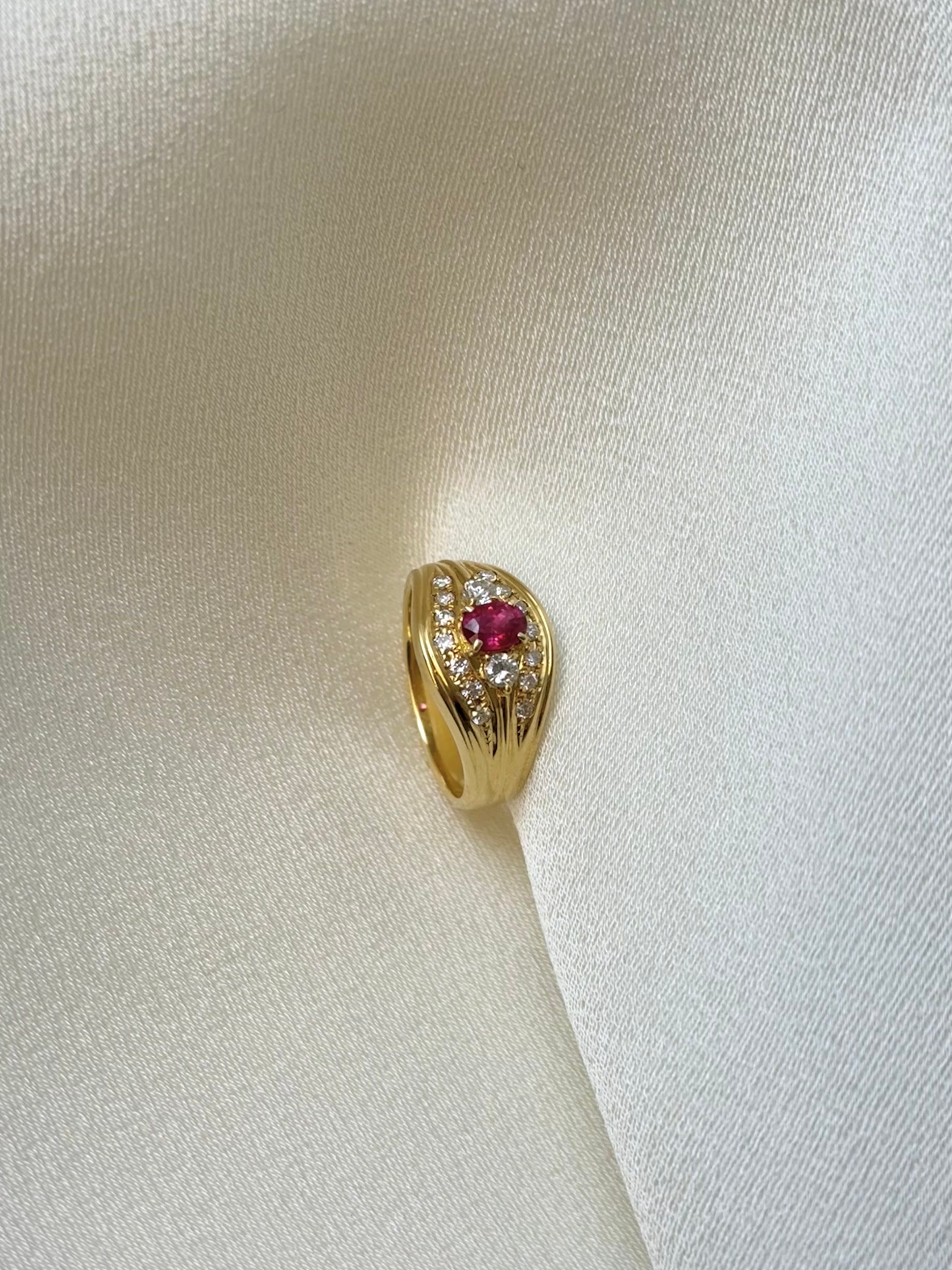 Vintage Ring in 18K Yellow Gold With Ruby & Natural Diamond