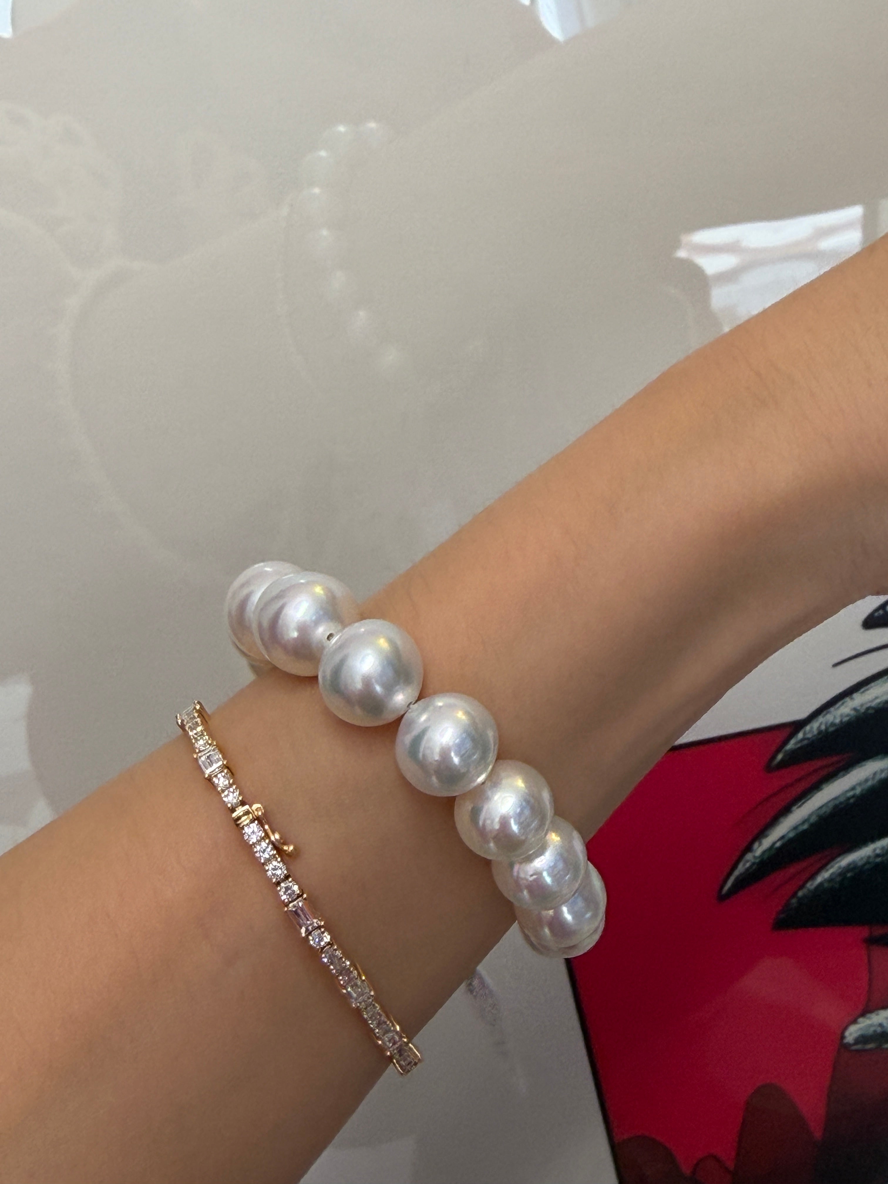 9.2-11.9mm "白い蝶" White South Sea Pearl Bracelet