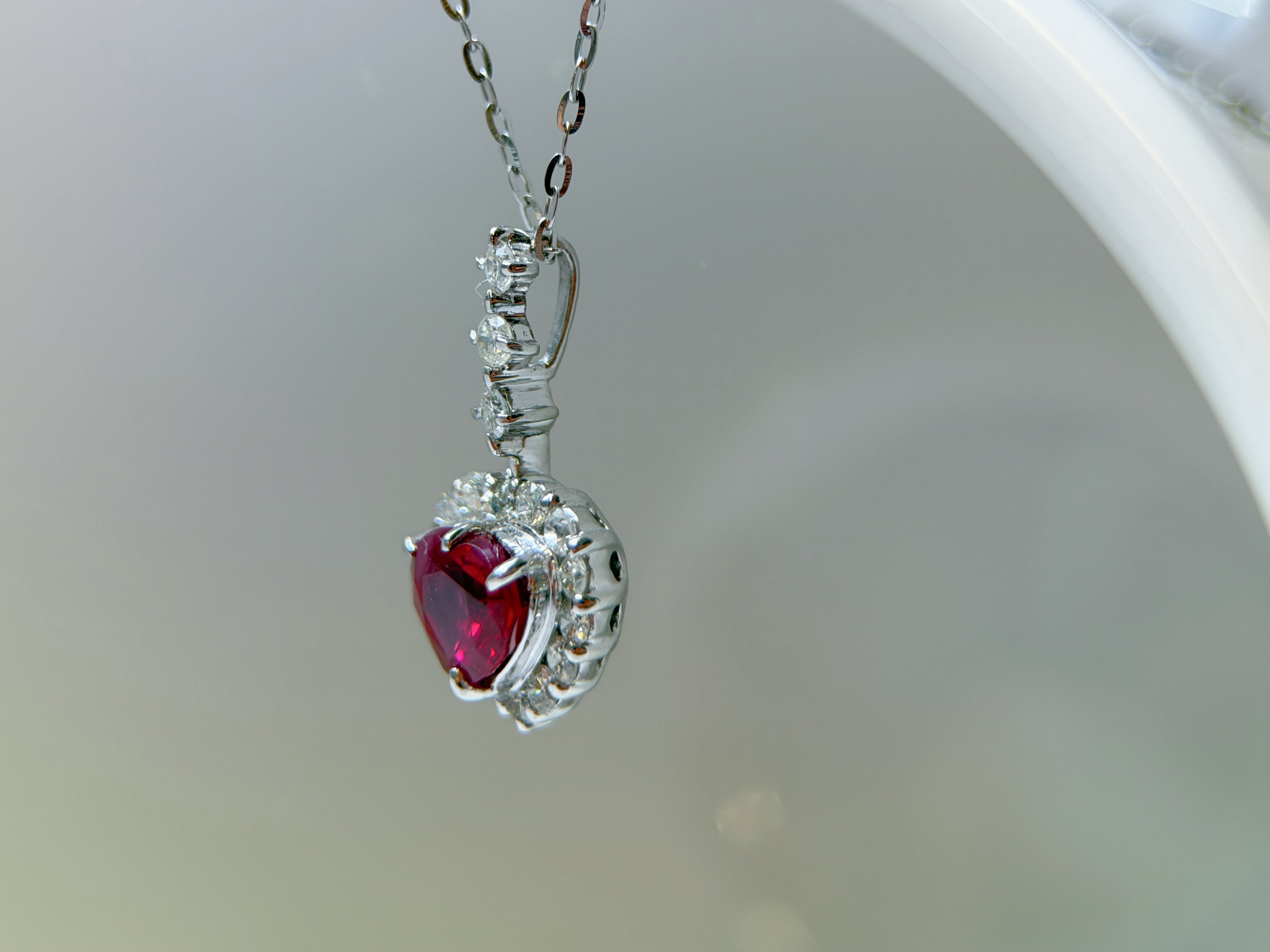 Vintage Heart Shape Pendant in Platinum with Ruby & Diamond（Pendant Only / Chain Not Included）