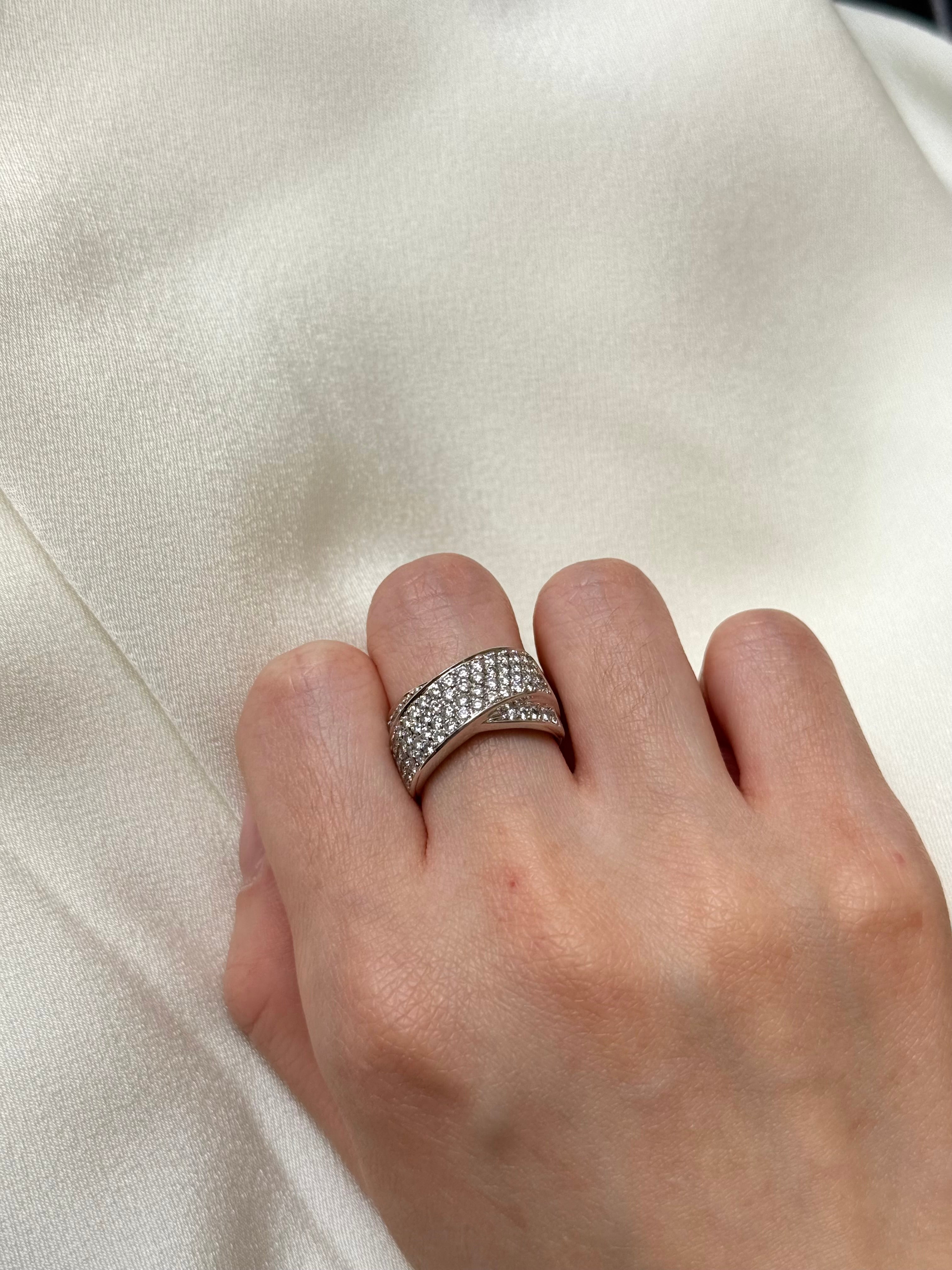 Vintage Ring in K18 White Gold with Natural Diamond