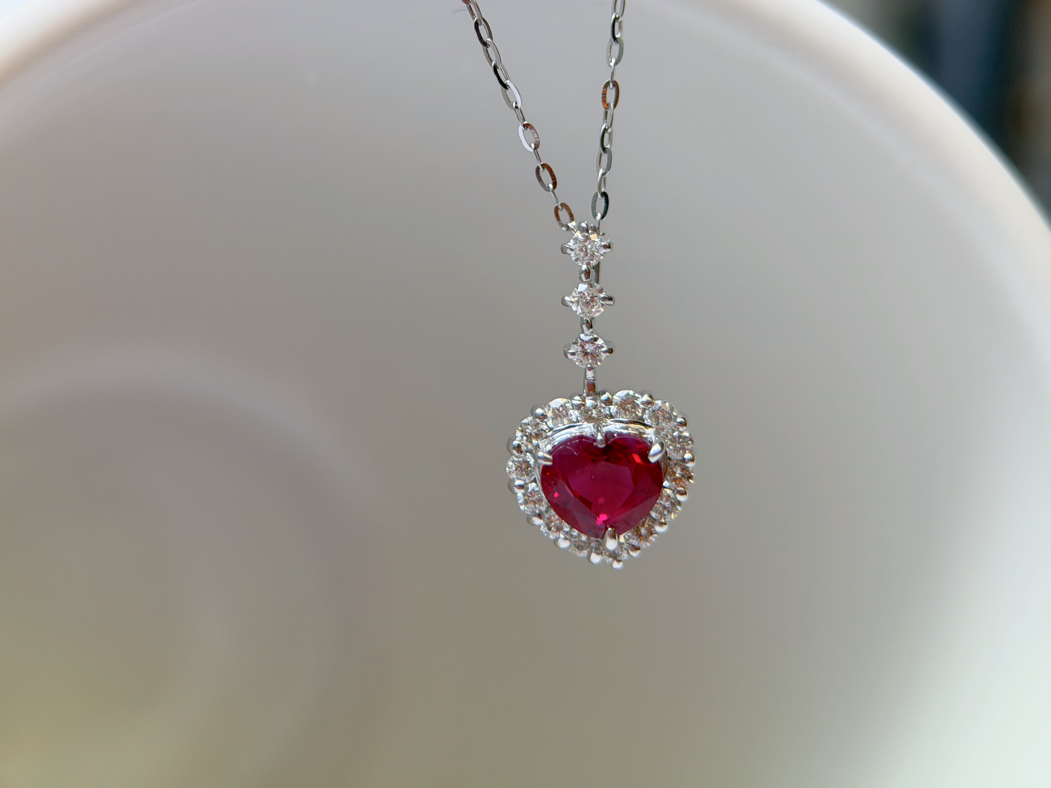 Vintage Heart Shape Pendant in Platinum with Ruby & Diamond（Pendant Only / Chain Not Included）