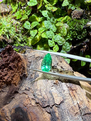 1.33CT Genuine Colombian Emerald Gemstone – Pear Cut | Vivid Green | Colombian Mines
