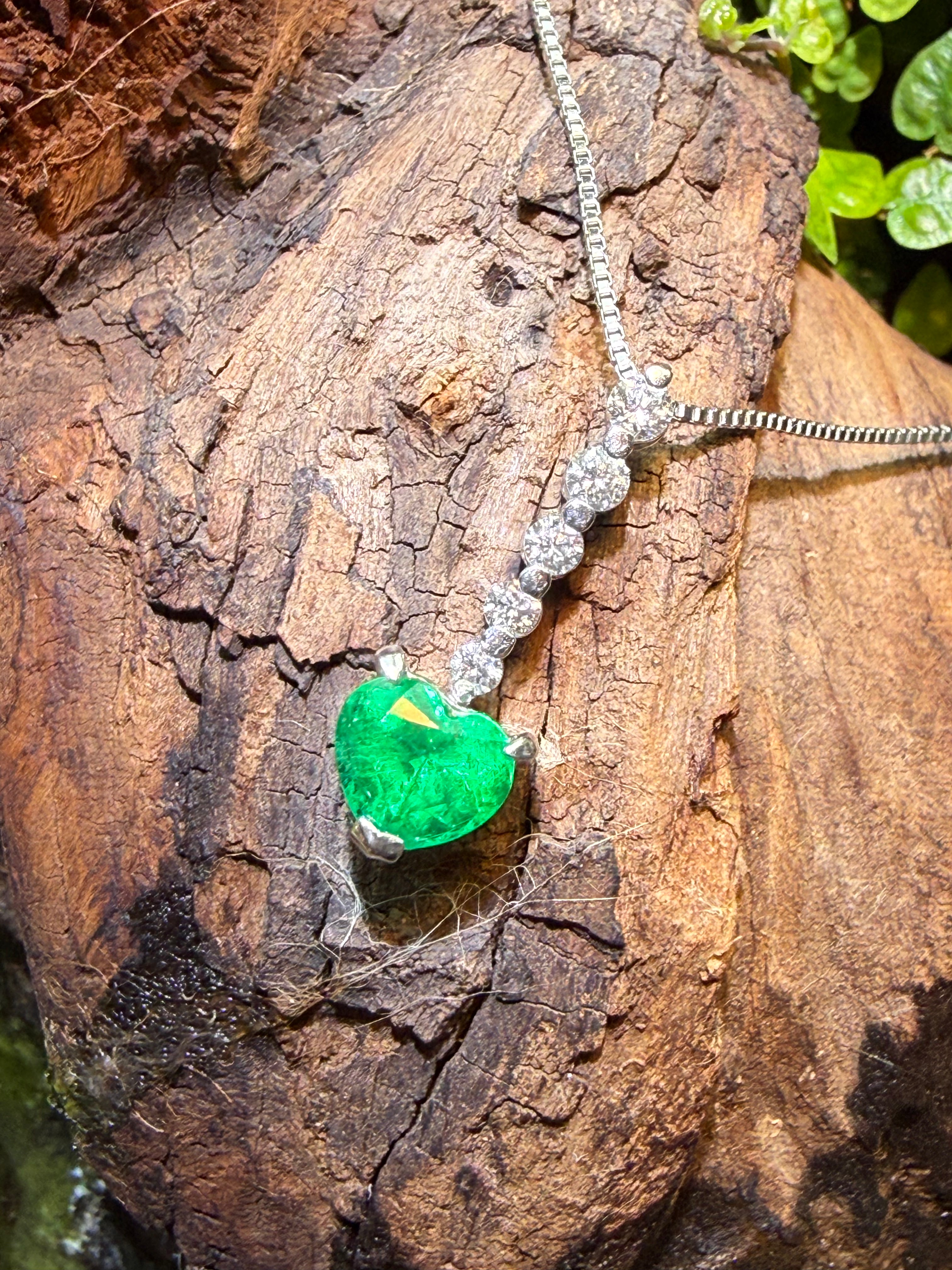 1.23CT Heart Muzo Emerald Necklace
