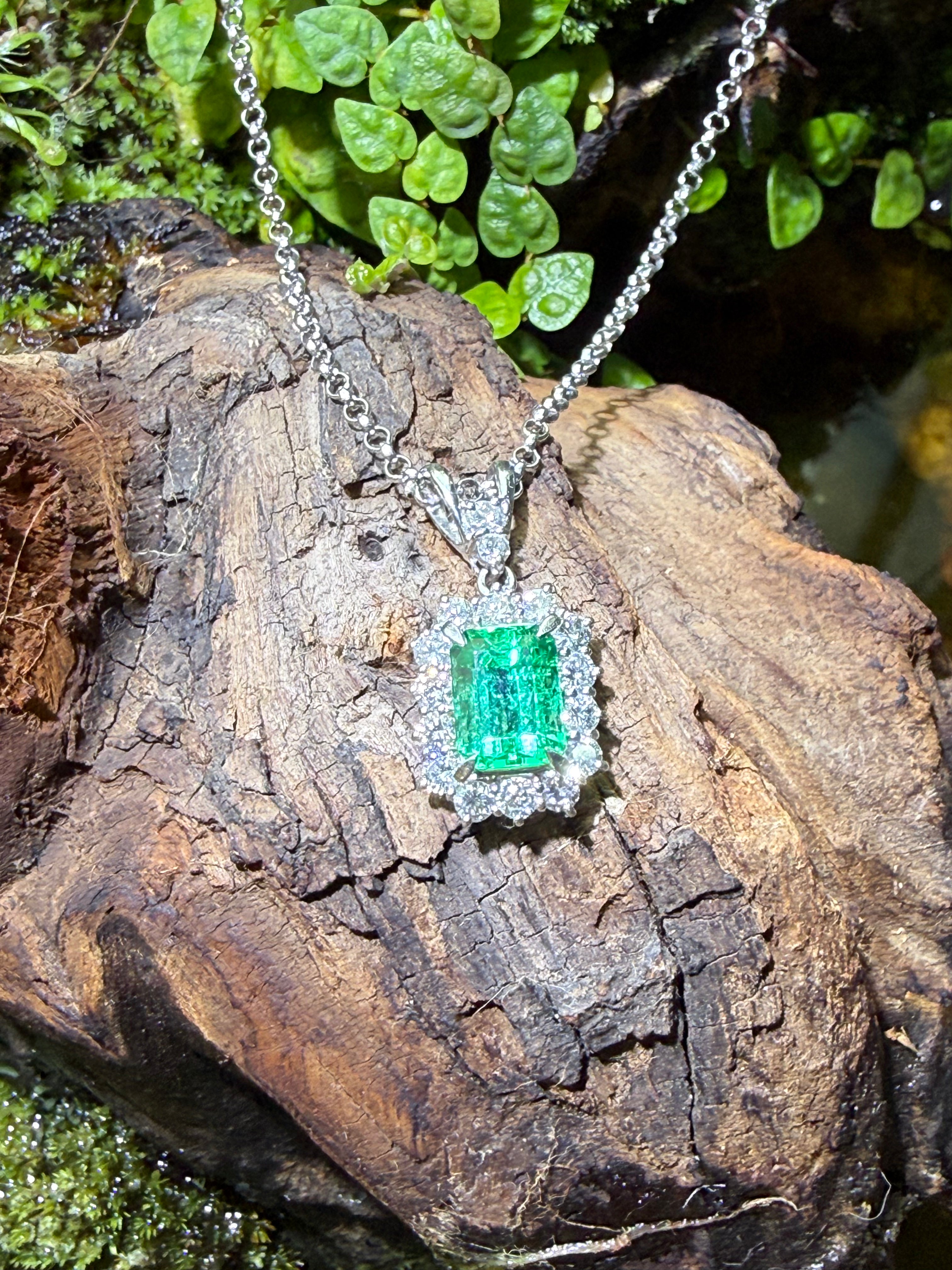 1.6CT Emerald‑Cut Colombian Emerald Necklace