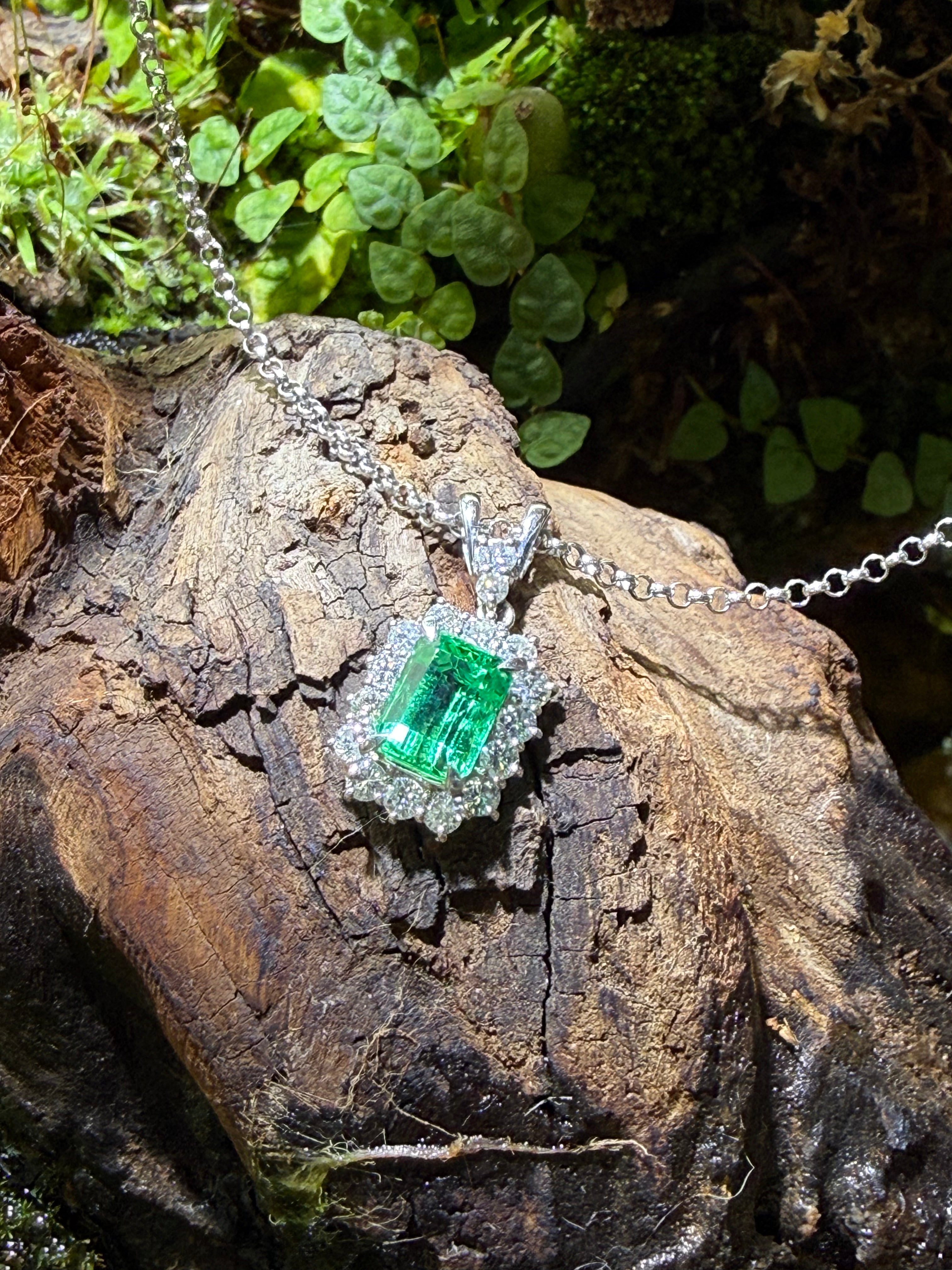 1.6CT Emerald‑Cut Colombian Emerald Necklace