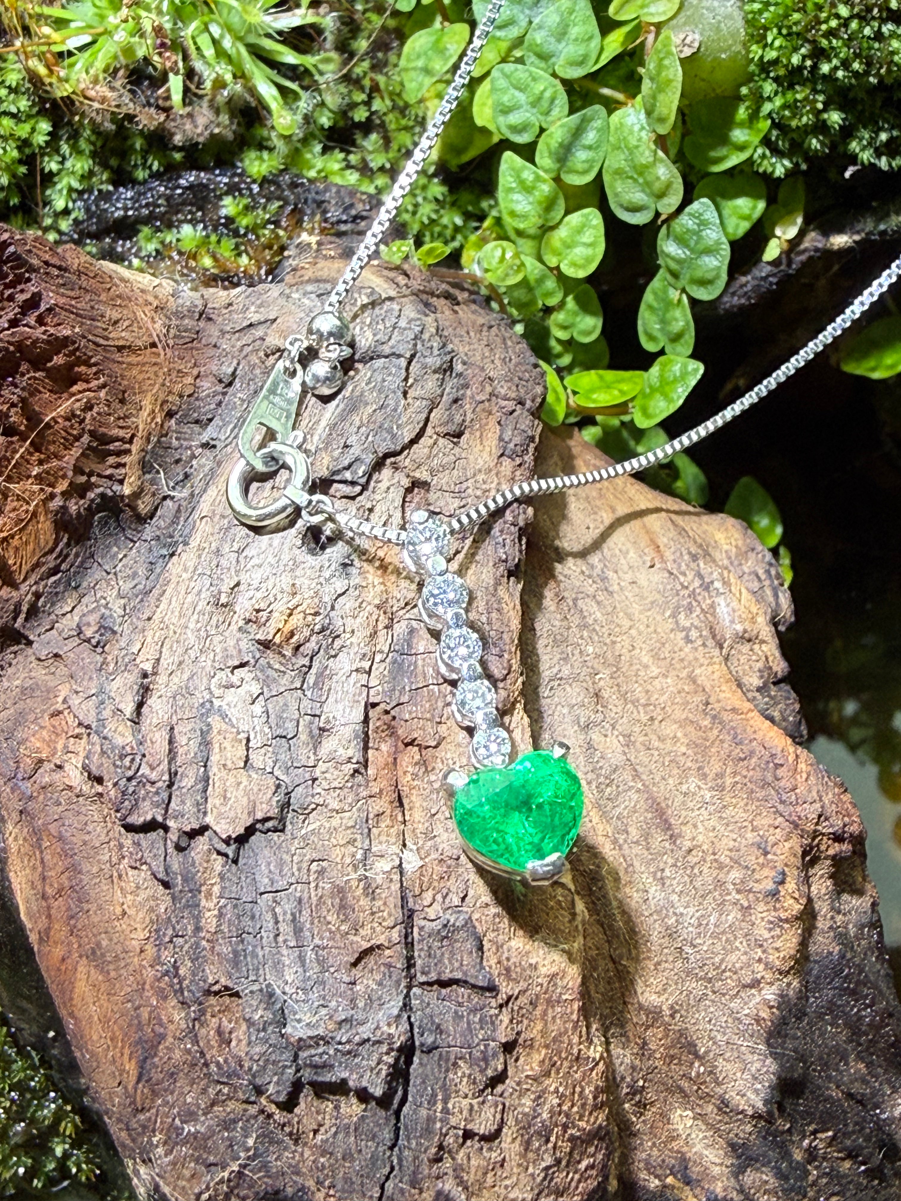1.23CT Heart Muzo Emerald Necklace