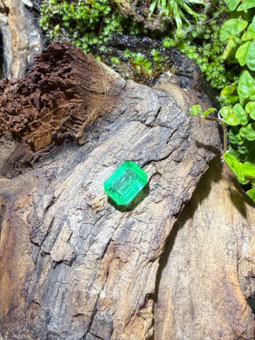 1.71CT Natural Emerald Gemstone – Emerald Cut Vivid Green Loose Gem