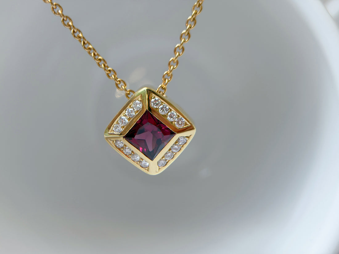 K18 Gold Princess-Cut Garnet Pendant Necklace with Natural Diamonds