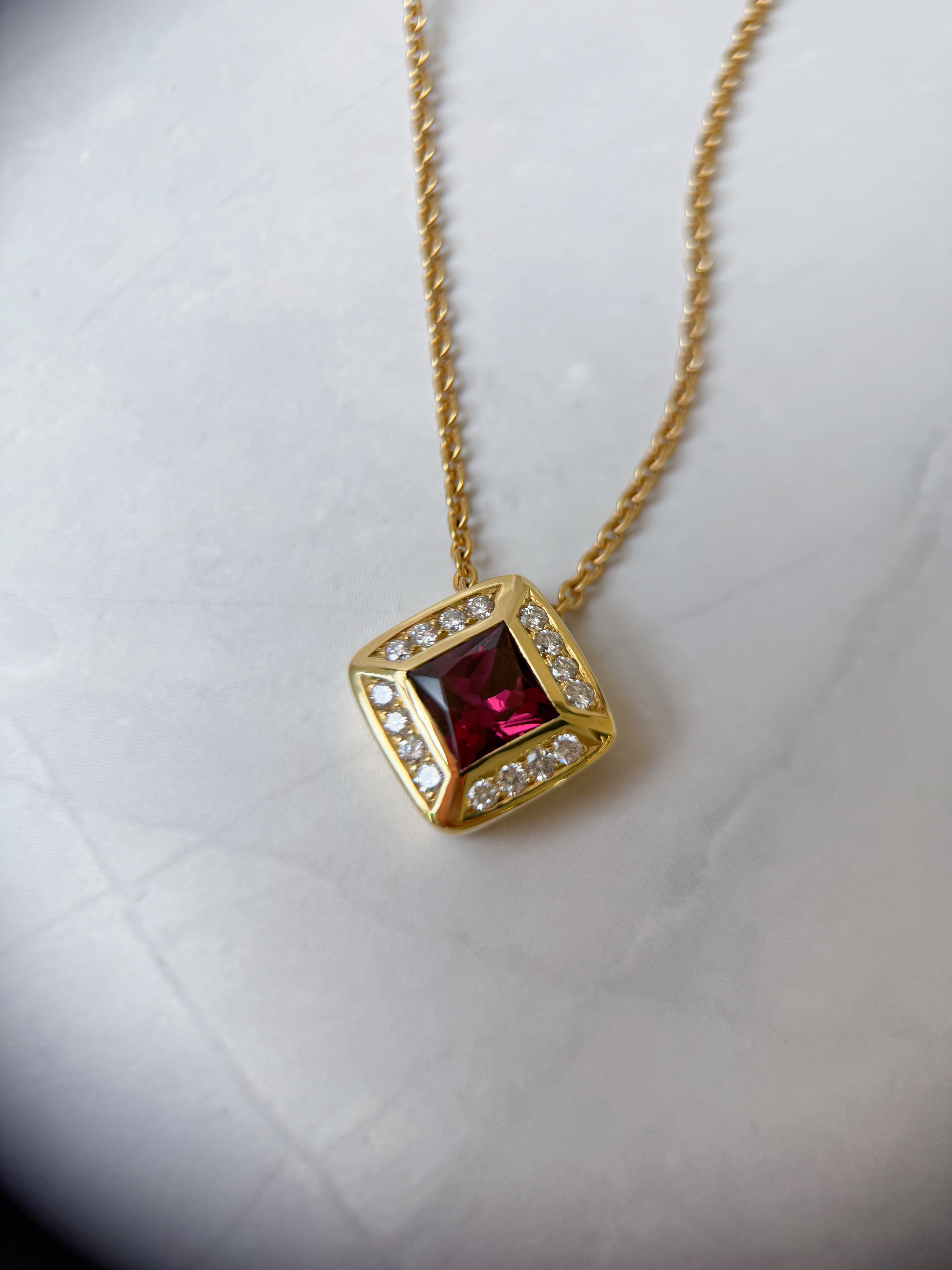 K18 Gold Princess-Cut Garnet Pendant Necklace with Natural Diamonds