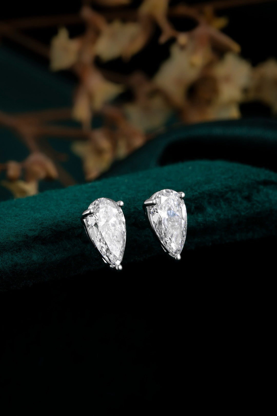 Pear‑Shaped Certified Lab‑Grown Diamond Solitaire Stud Earrings in 10K(4.03CT/6.06CT)