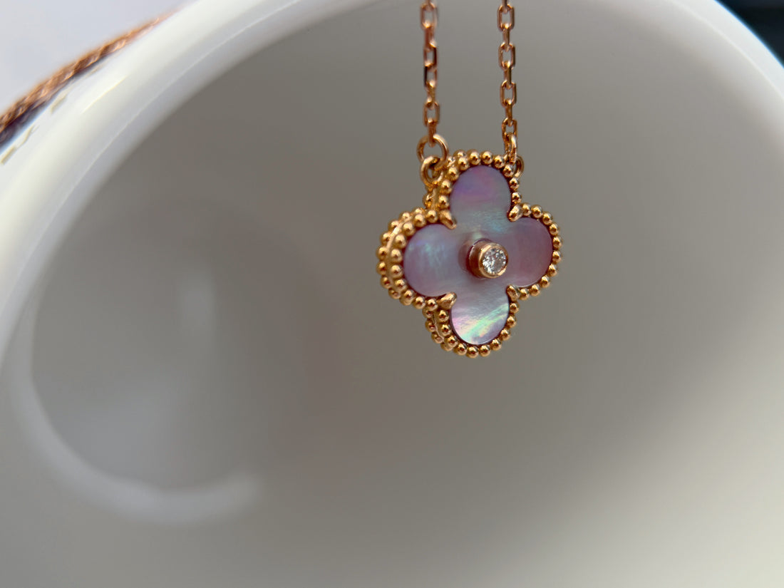K18 Rose Gold Pink Mother-of-Pearl Clover Pendant Necklace with Natural Diamond