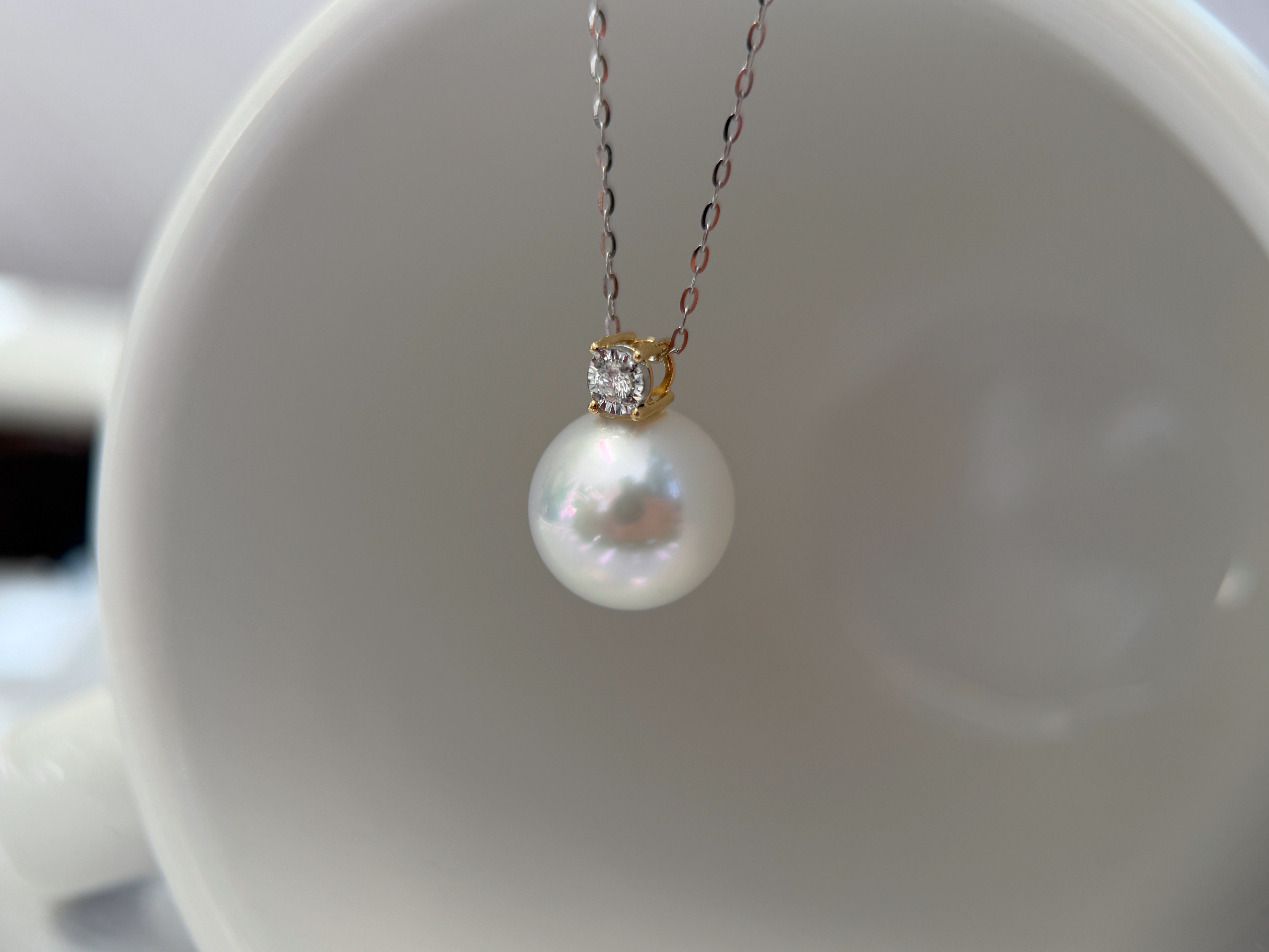 11.5mm White Southsea Pearl Pendant with Diamond in 18K Yellow Gold