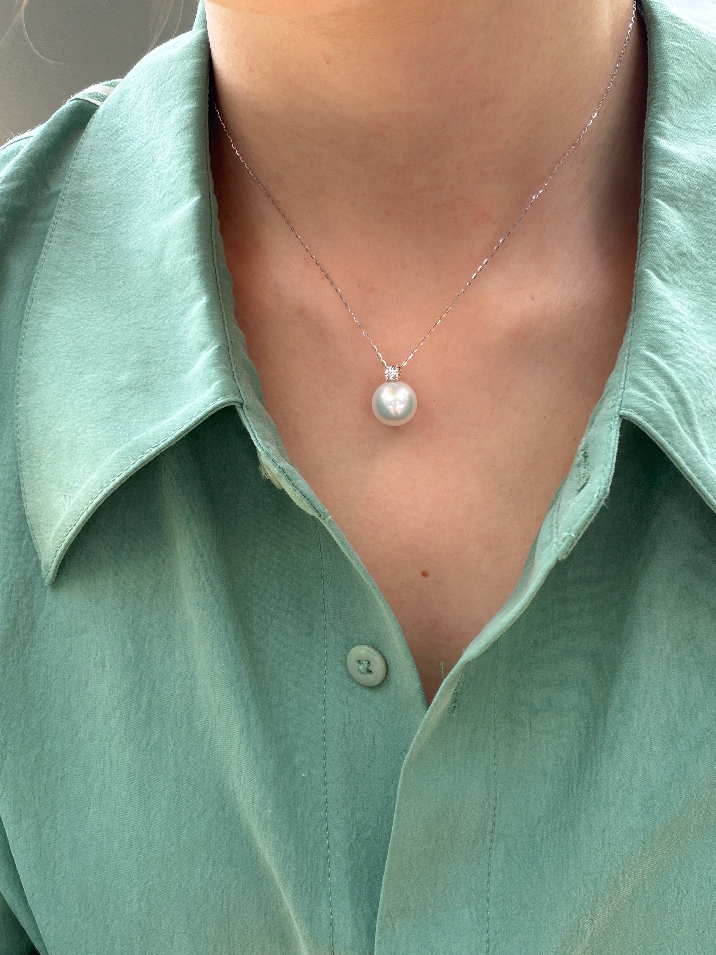 11.5mm White Southsea Pearl Pendant with Diamond in 18K Yellow Gold