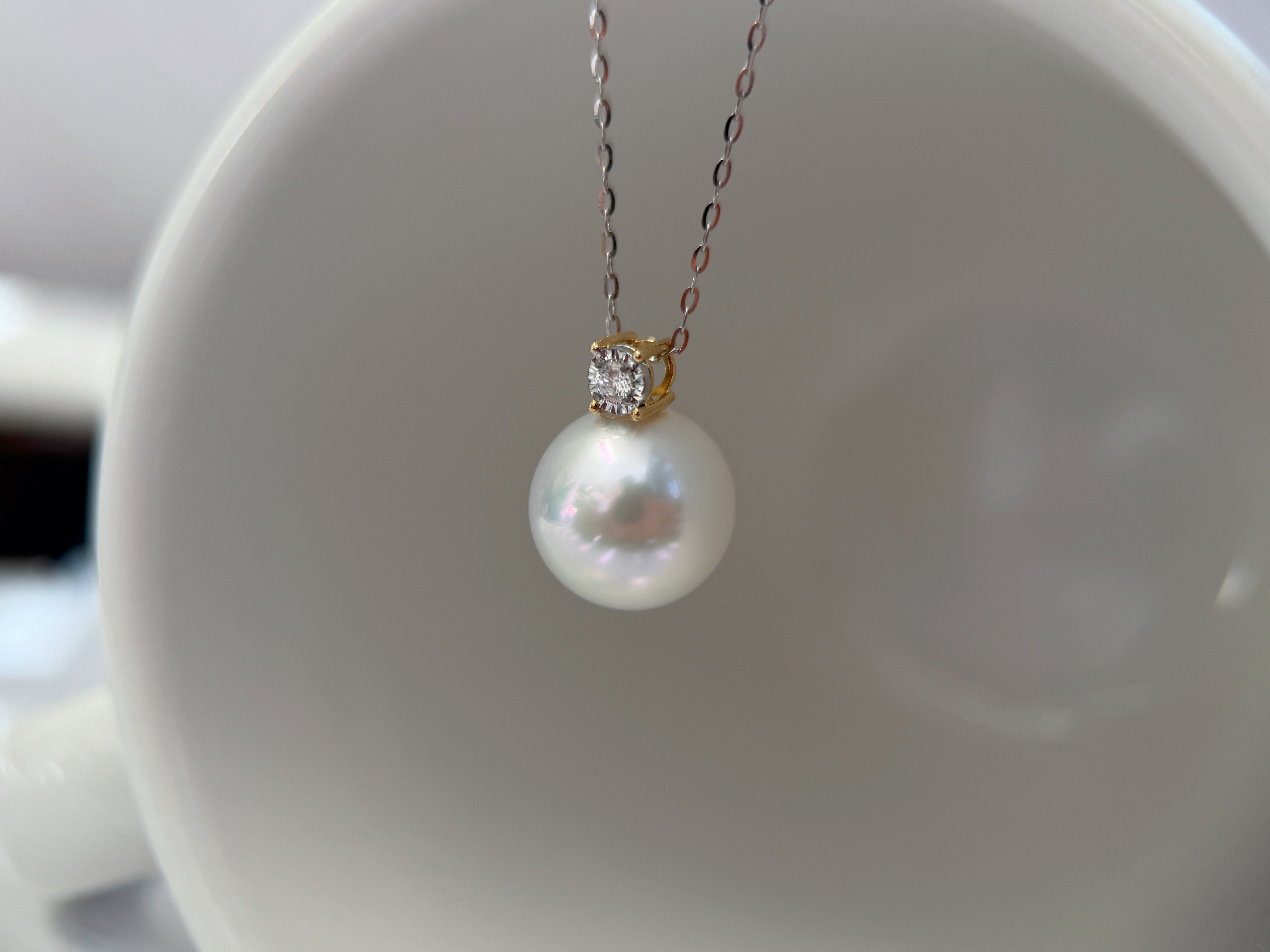 11.5mm White Southsea Pearl Pendant with Diamond in 18K Yellow Gold