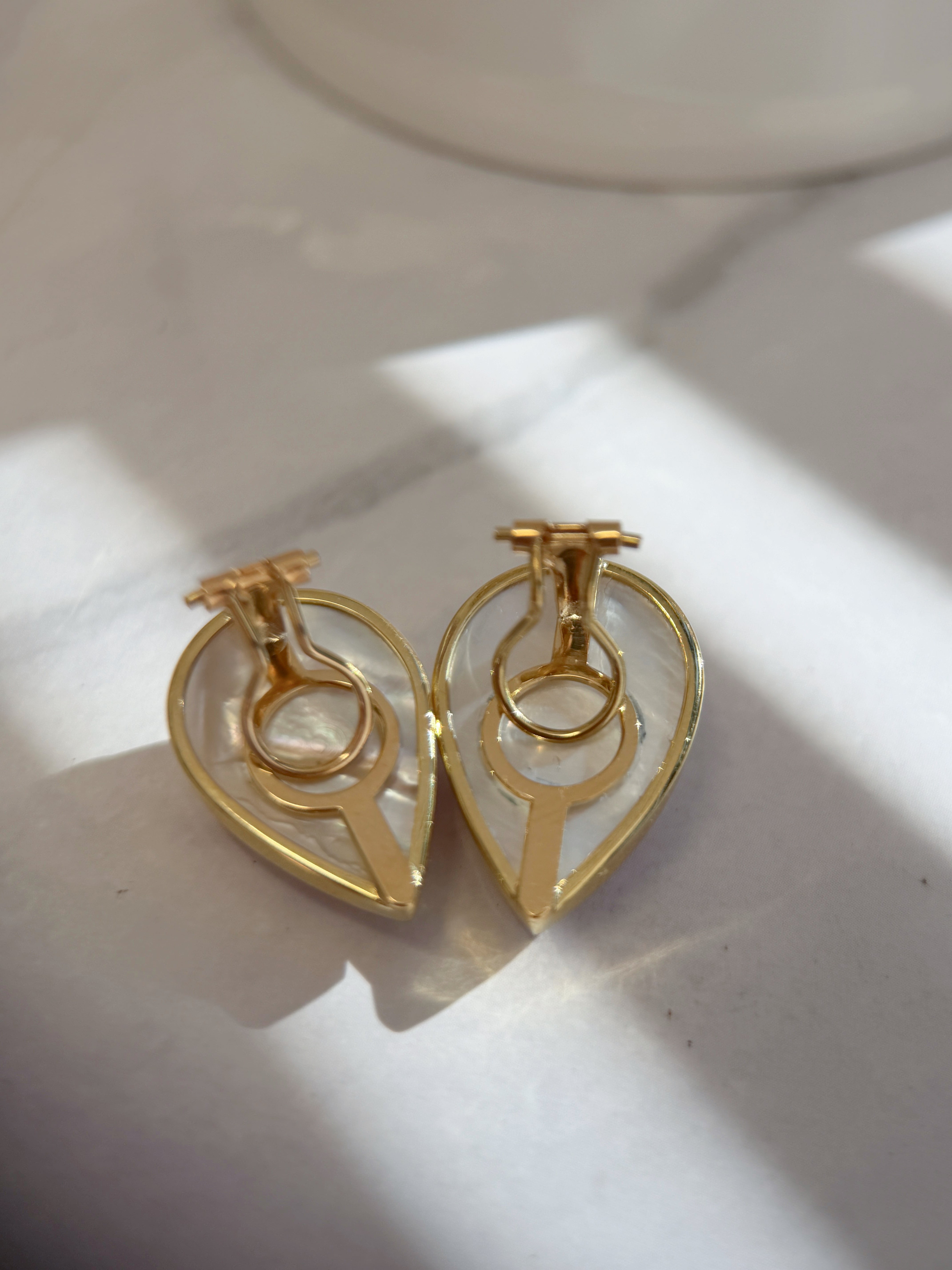 K18 Teardrop Mabe Pearl Clip-On Earrings
