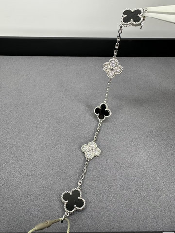 Four-leaf clover bracelet