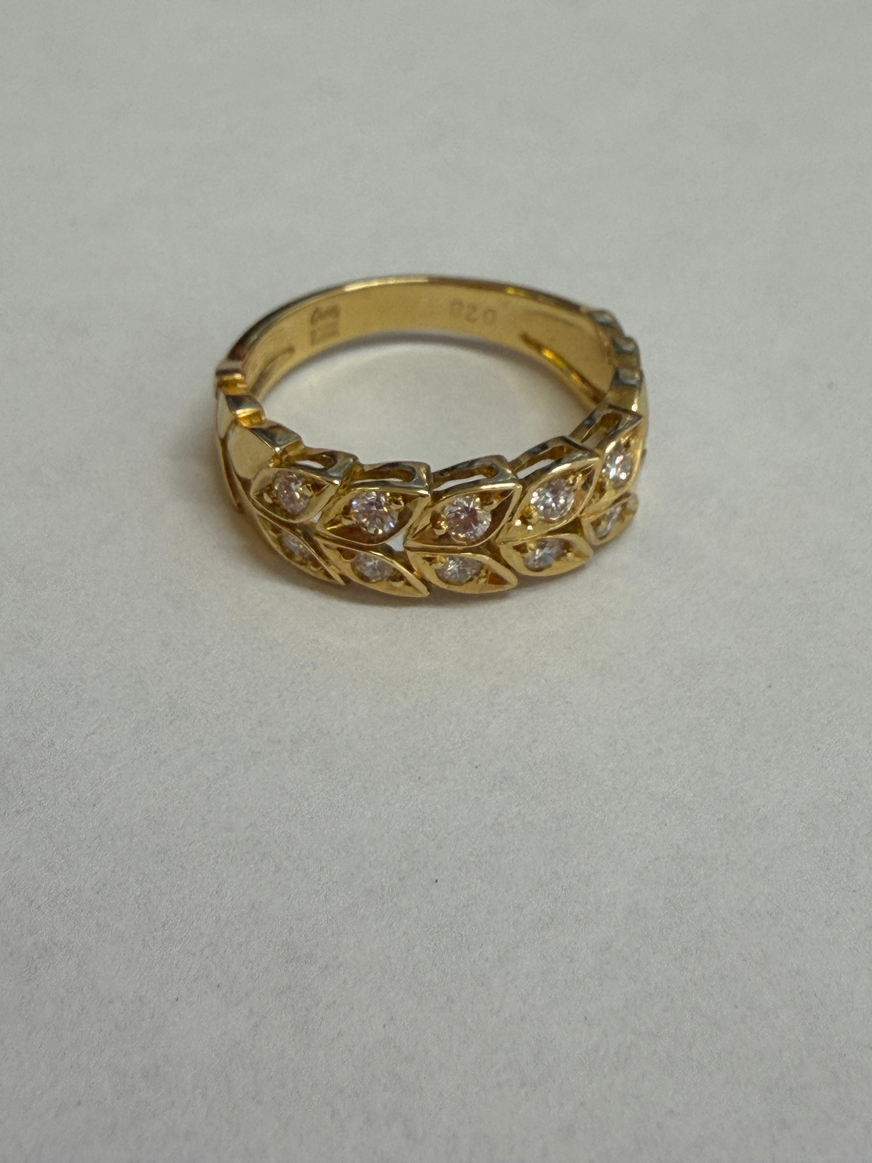 Queen Vintage Laurel Leaf Ring in K18 Yellow Gold with Diamond