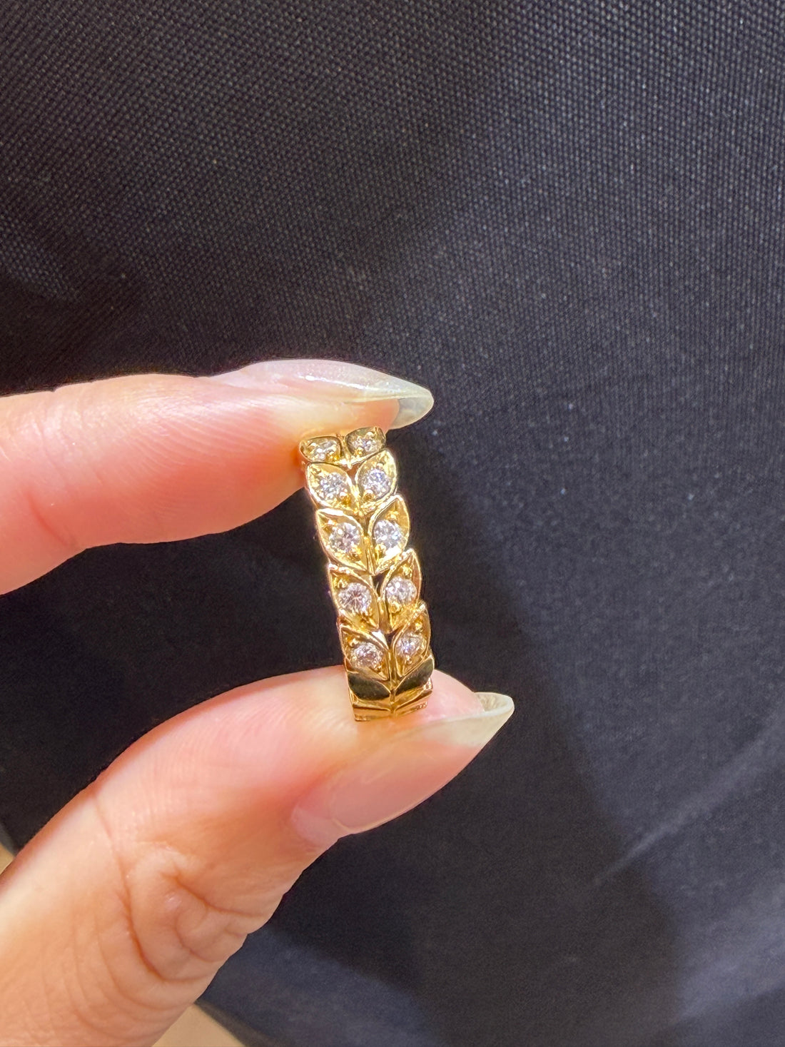 Queen Vintage Laurel Leaf Ring in K18 Yellow Gold with Diamond