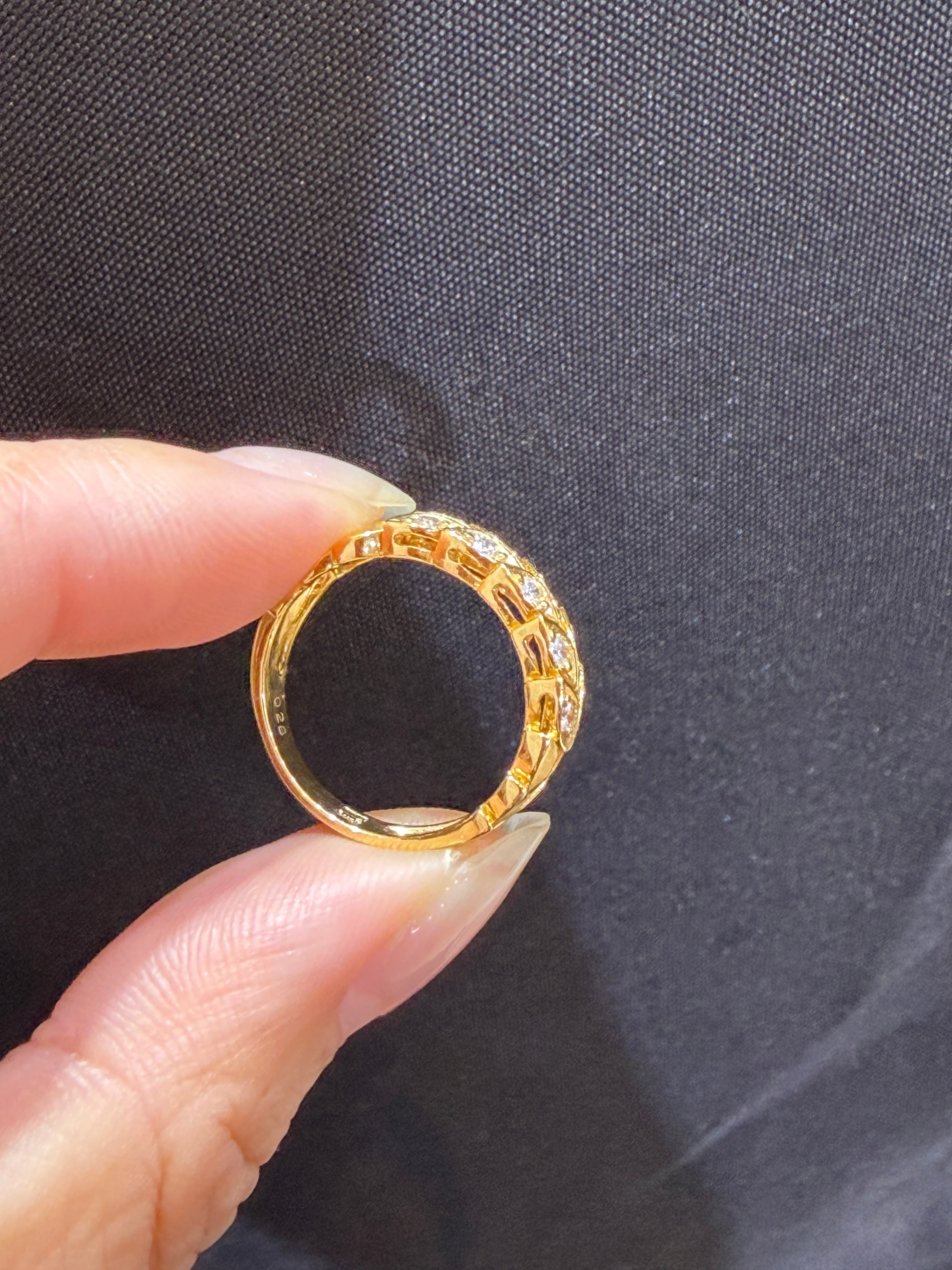 Queen Vintage Laurel Leaf Ring in K18 Yellow Gold with Diamond