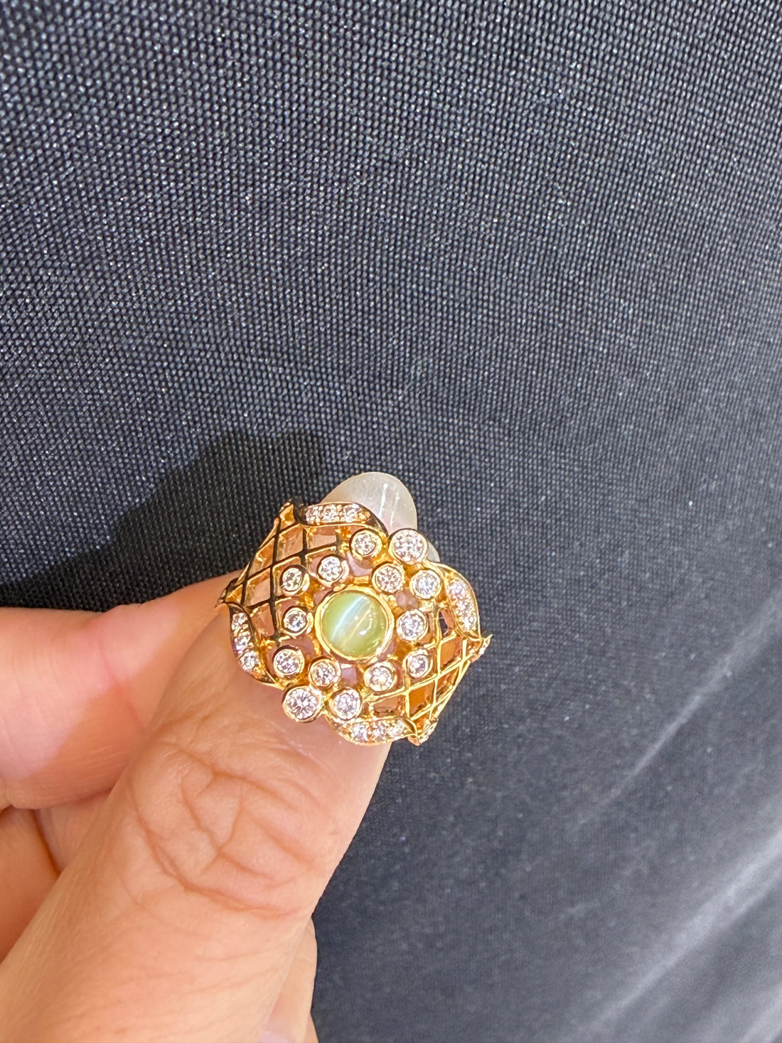 Chatoyant Ring in K18 Gold