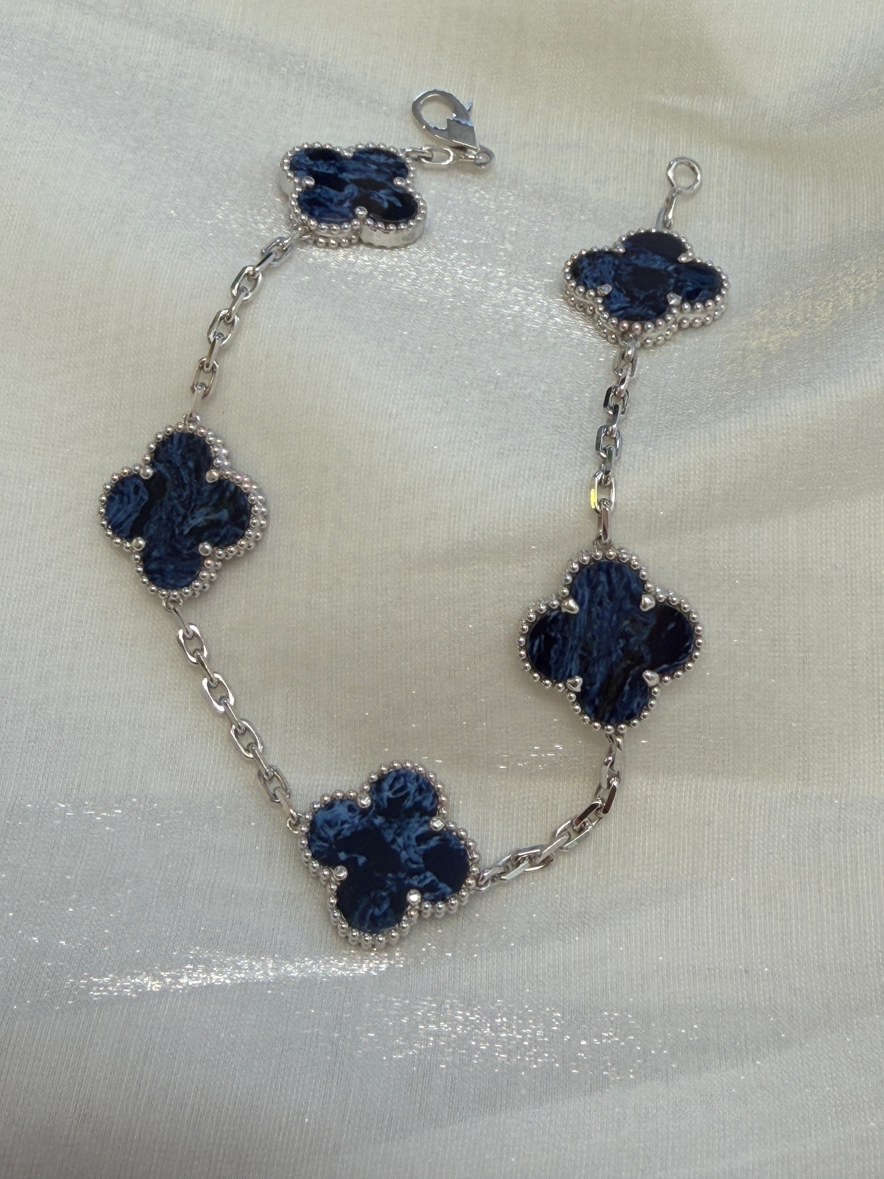 Four-leaf clover bracelet