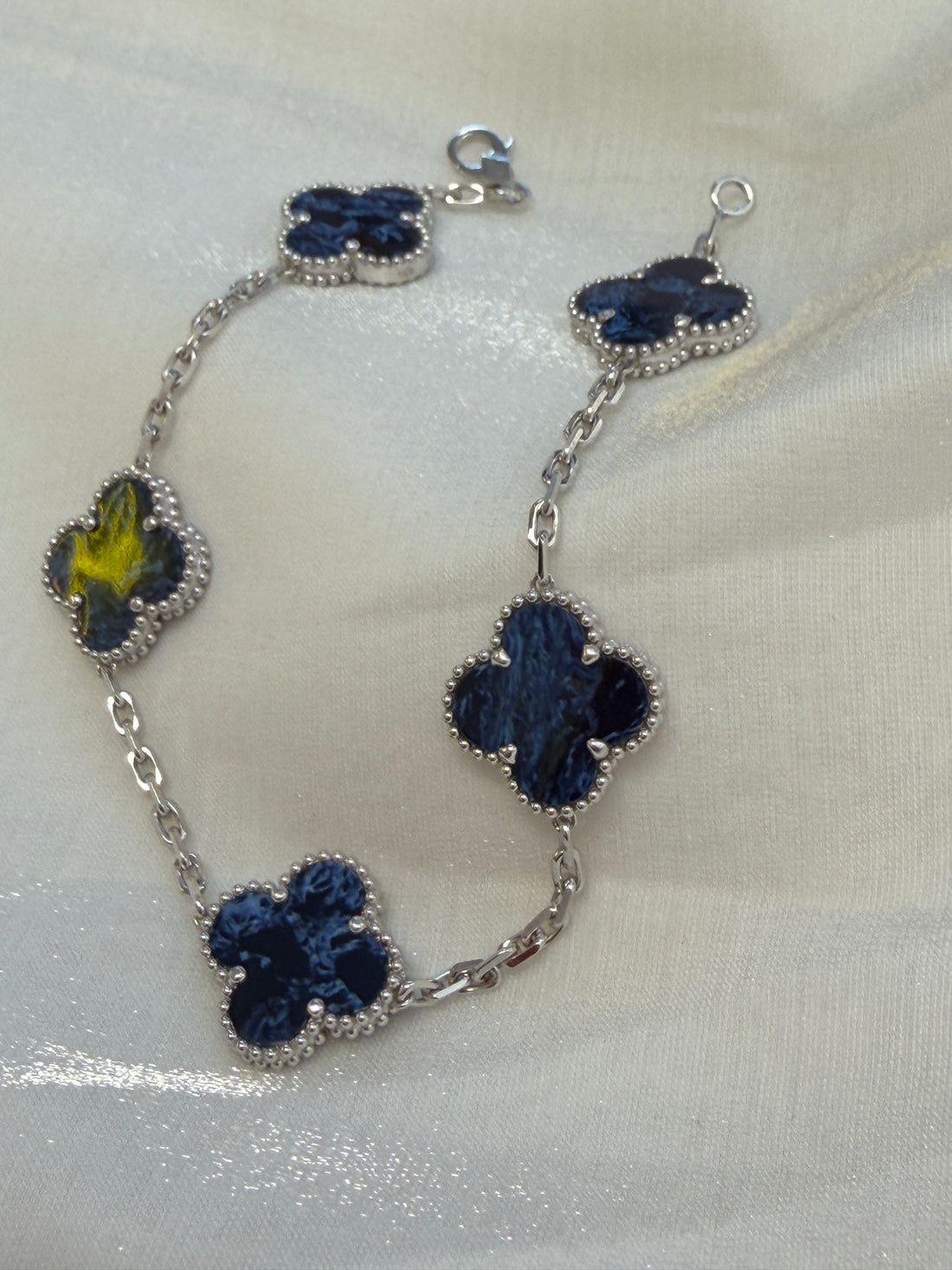 Four-leaf clover bracelet