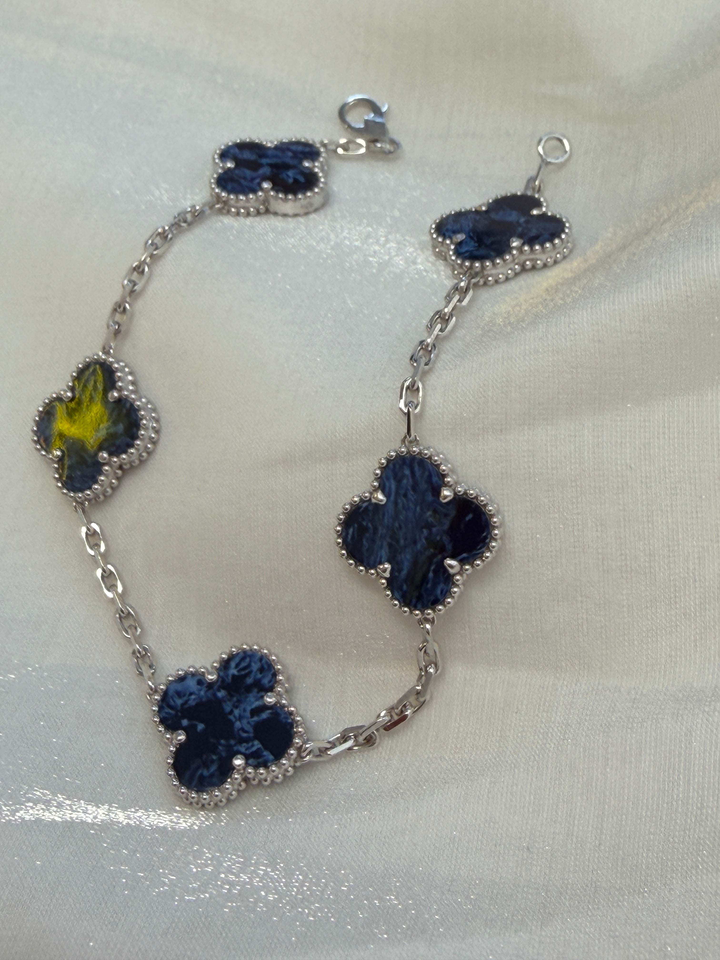 Four-leaf clover bracelet