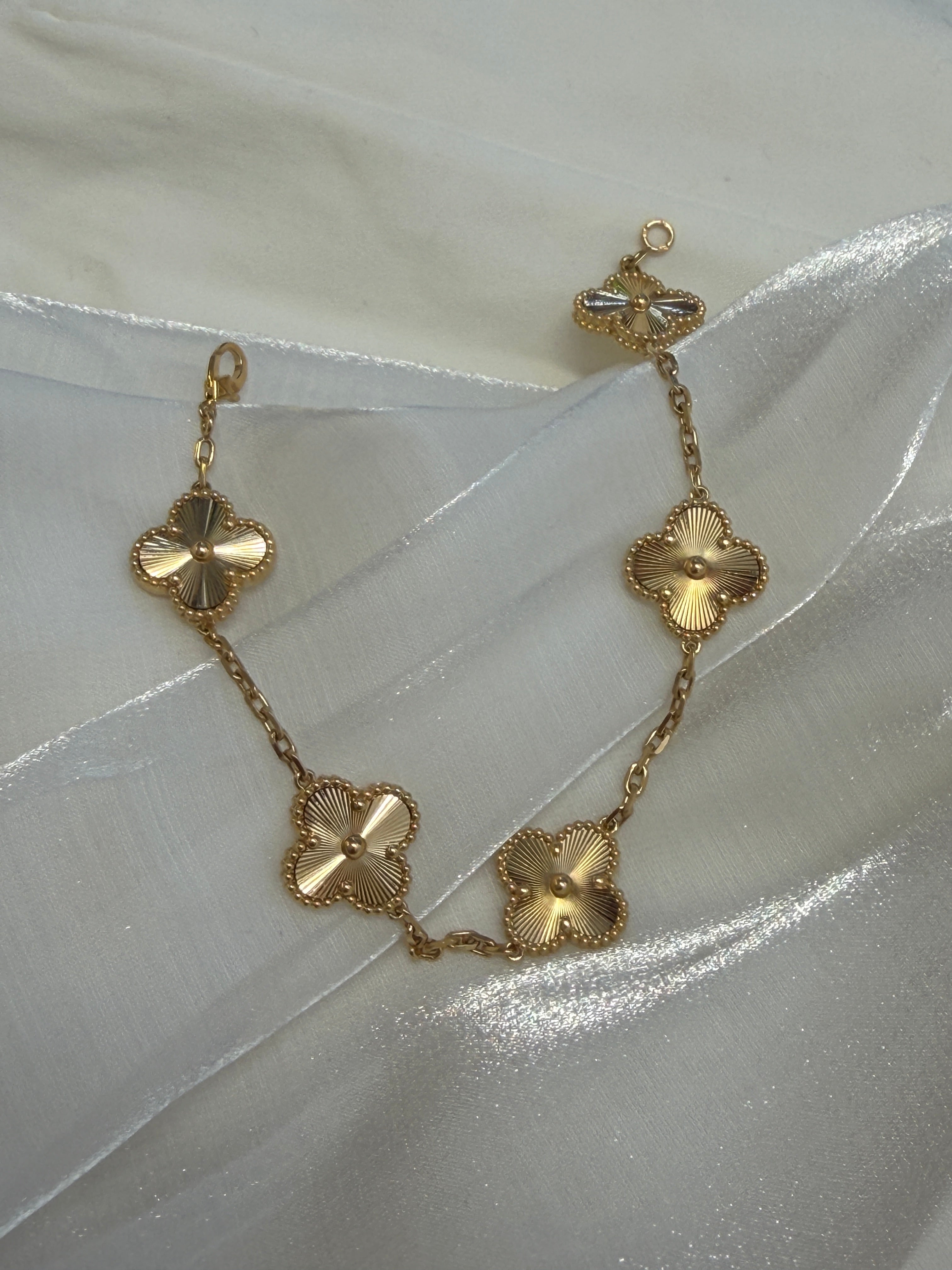 Four-leaf clover bracelet