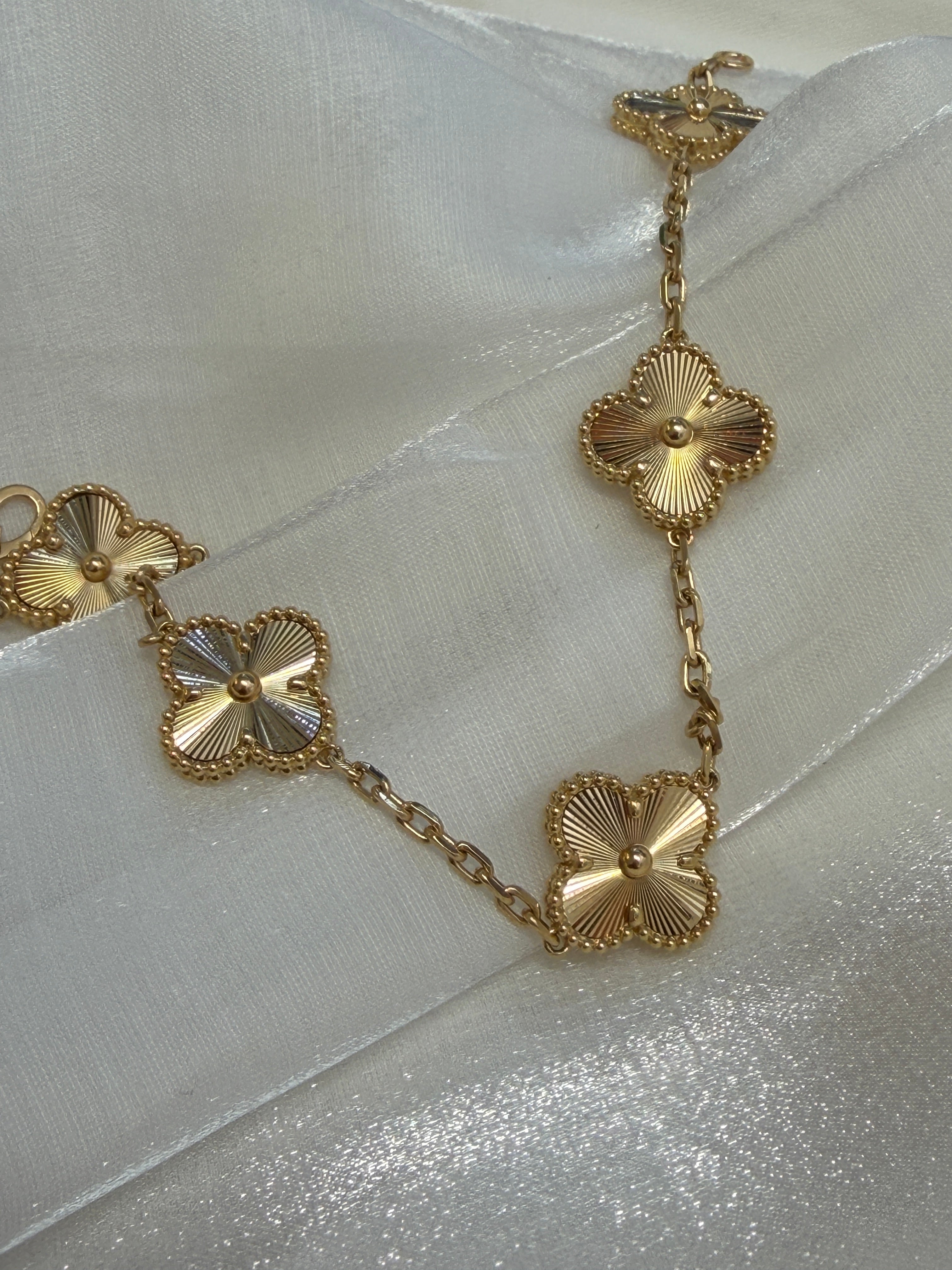 Four-leaf clover bracelet