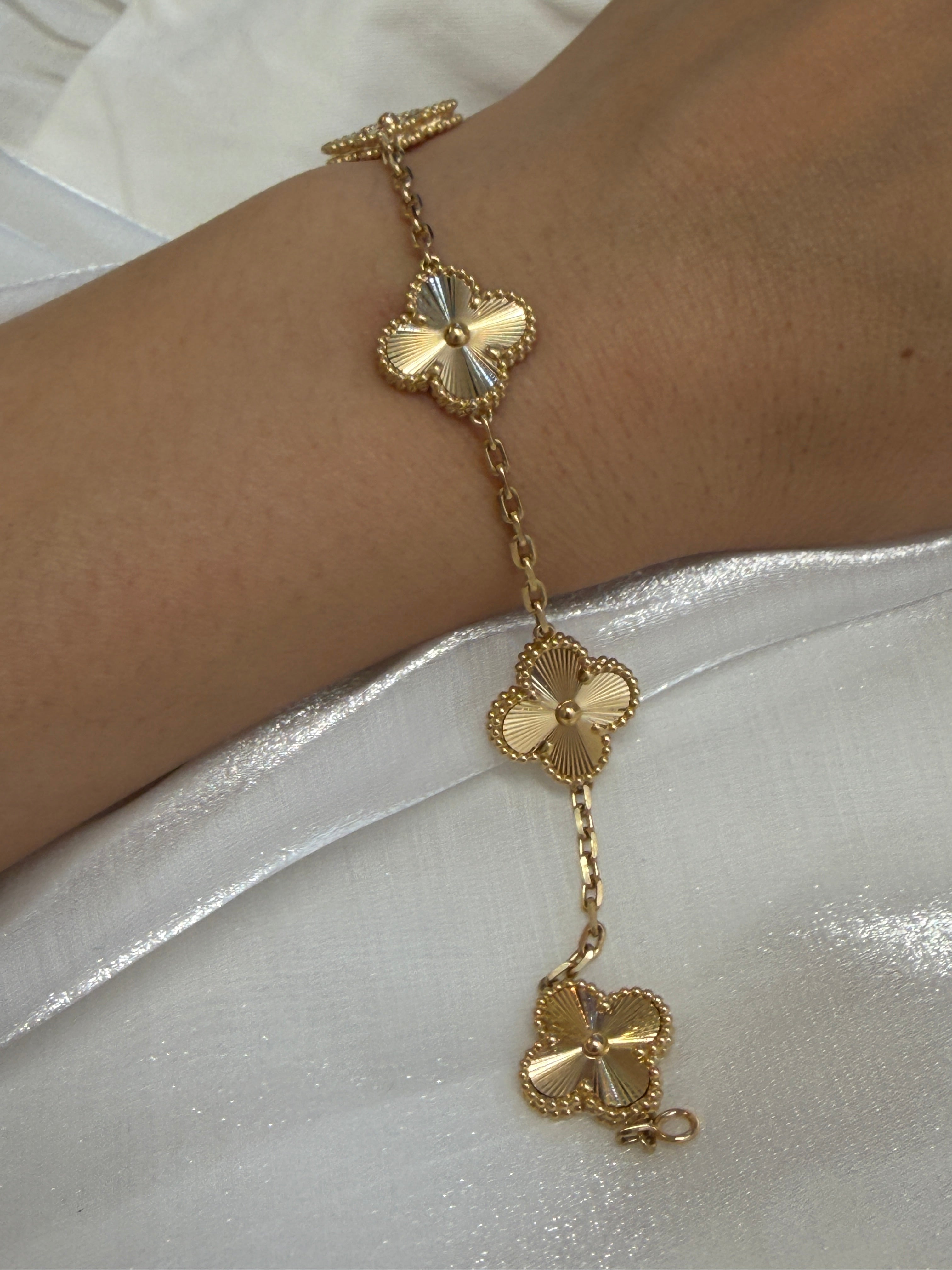 Four-leaf clover bracelet