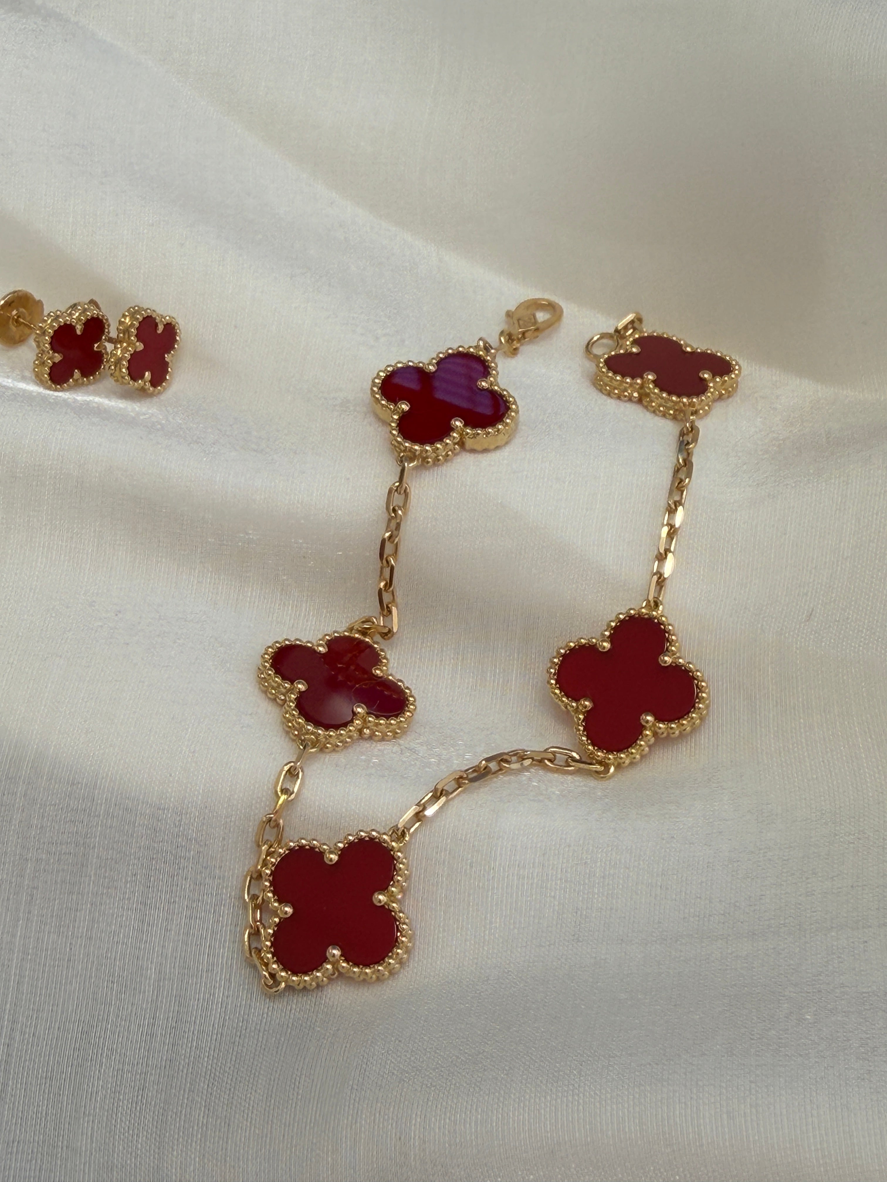 Four-leaf clover bracelet