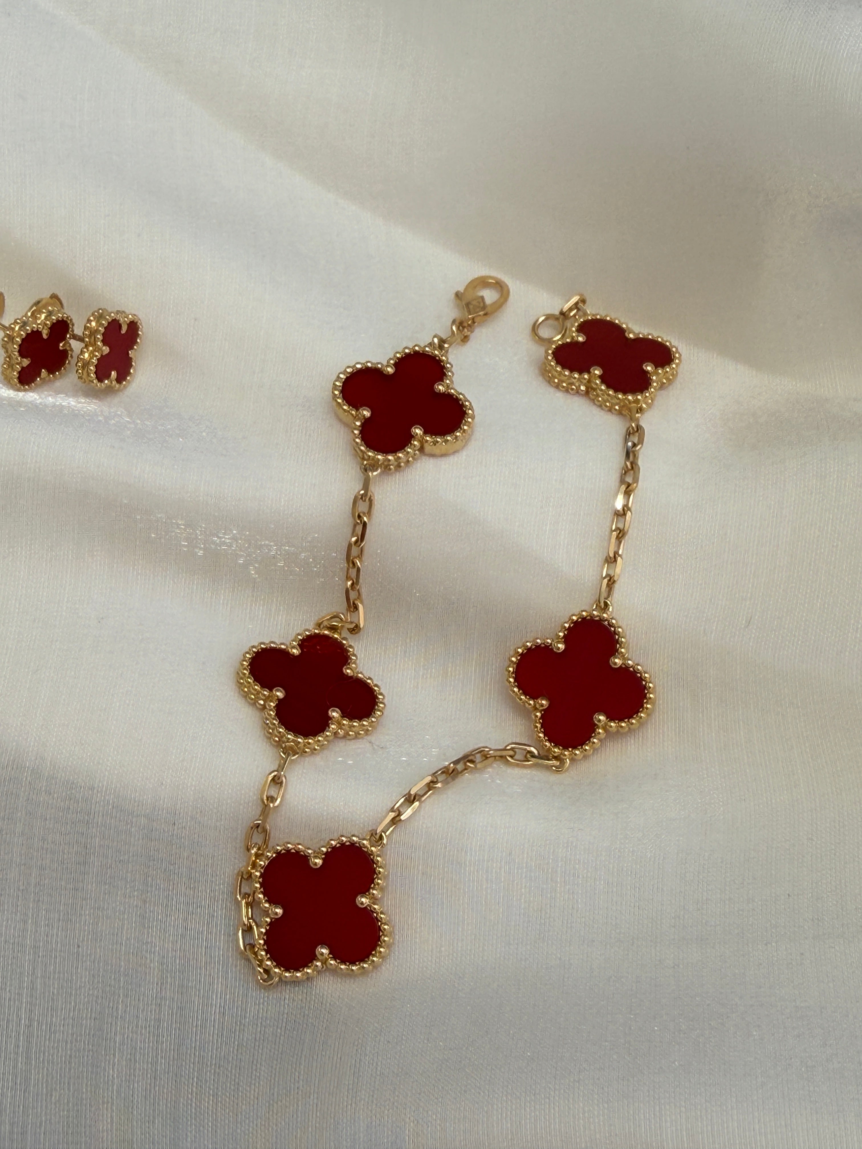Four-leaf clover bracelet