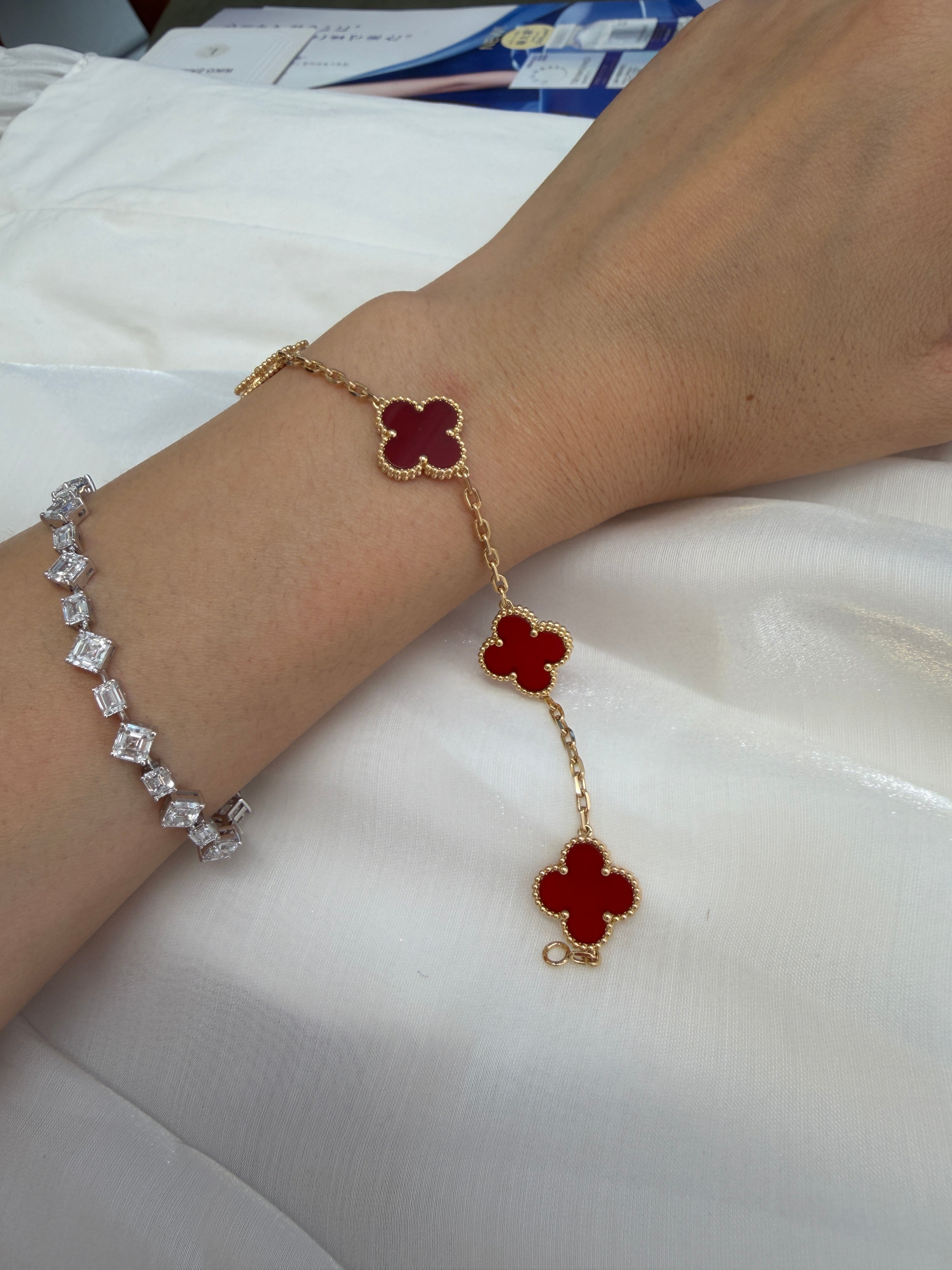 Four-leaf clover bracelet